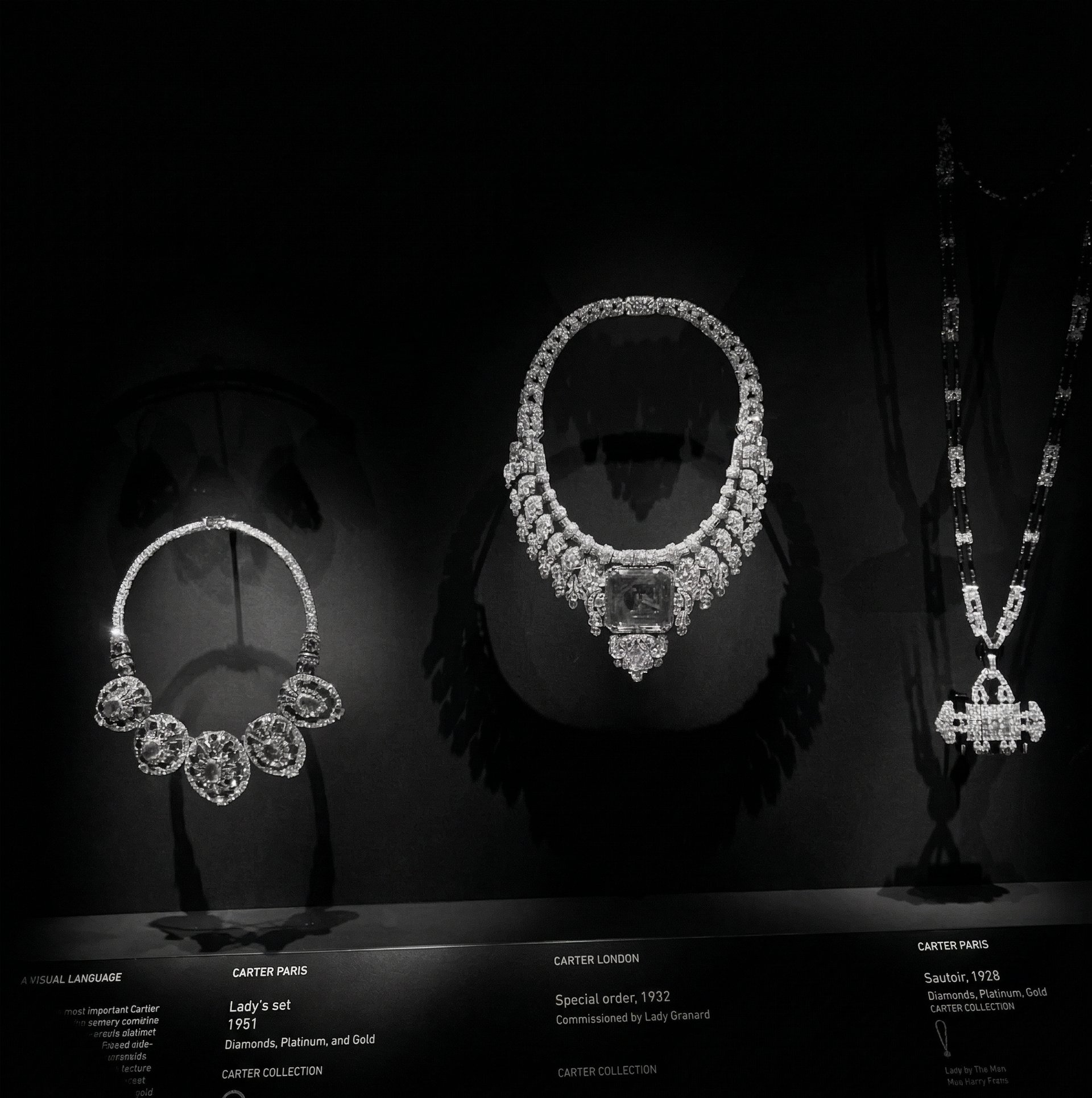 gray computer monitor