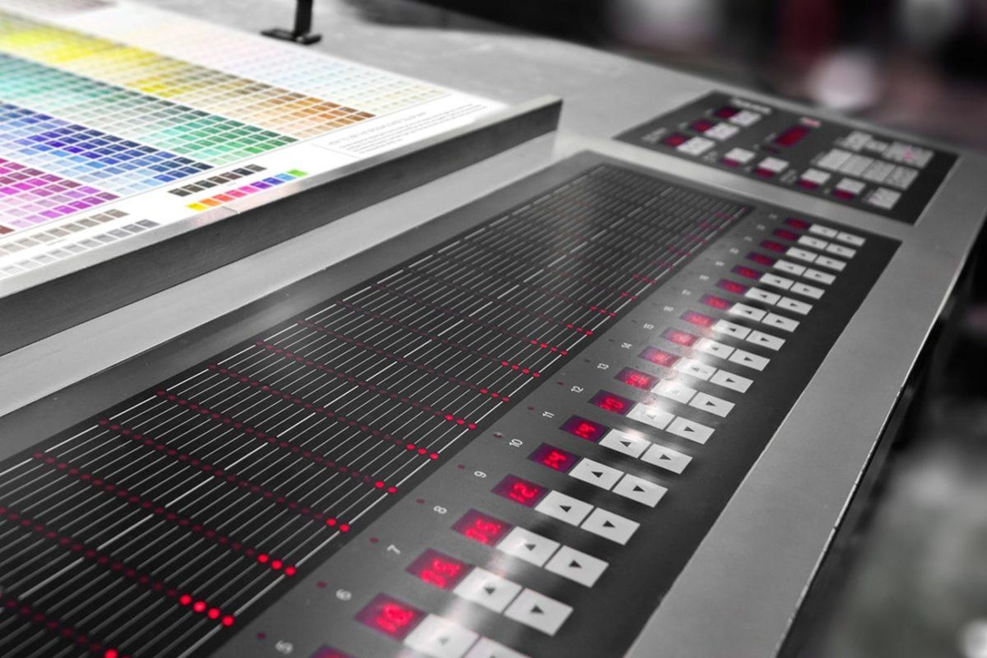 black and white bed linen