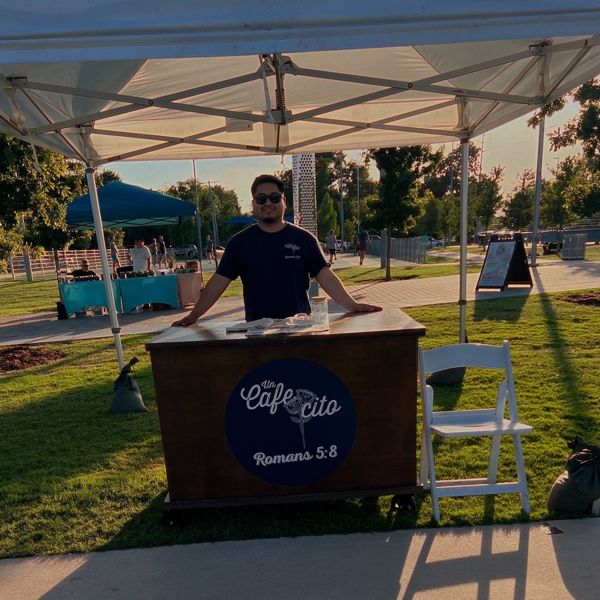 gray computer monitor