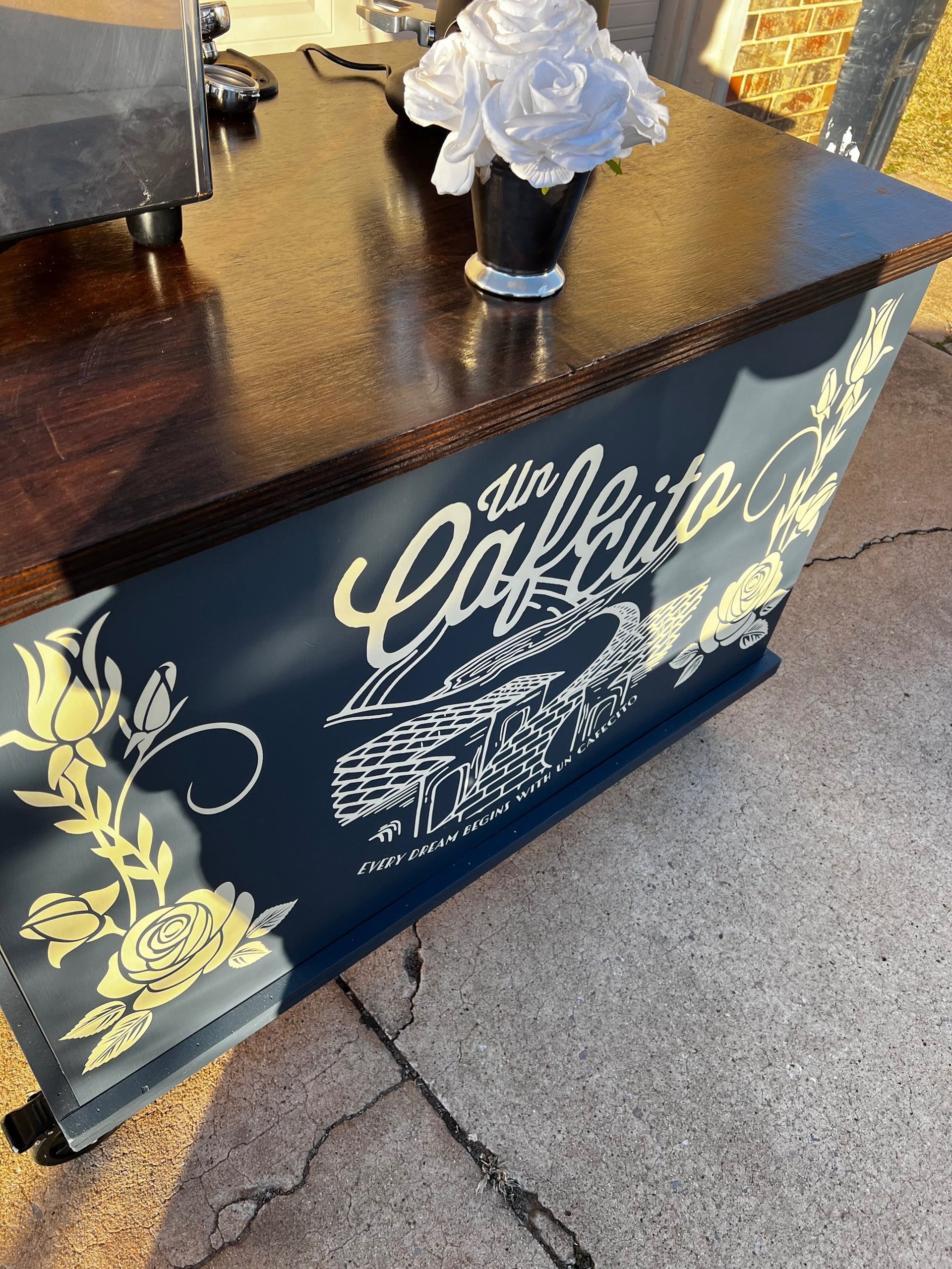 black and white bed linen