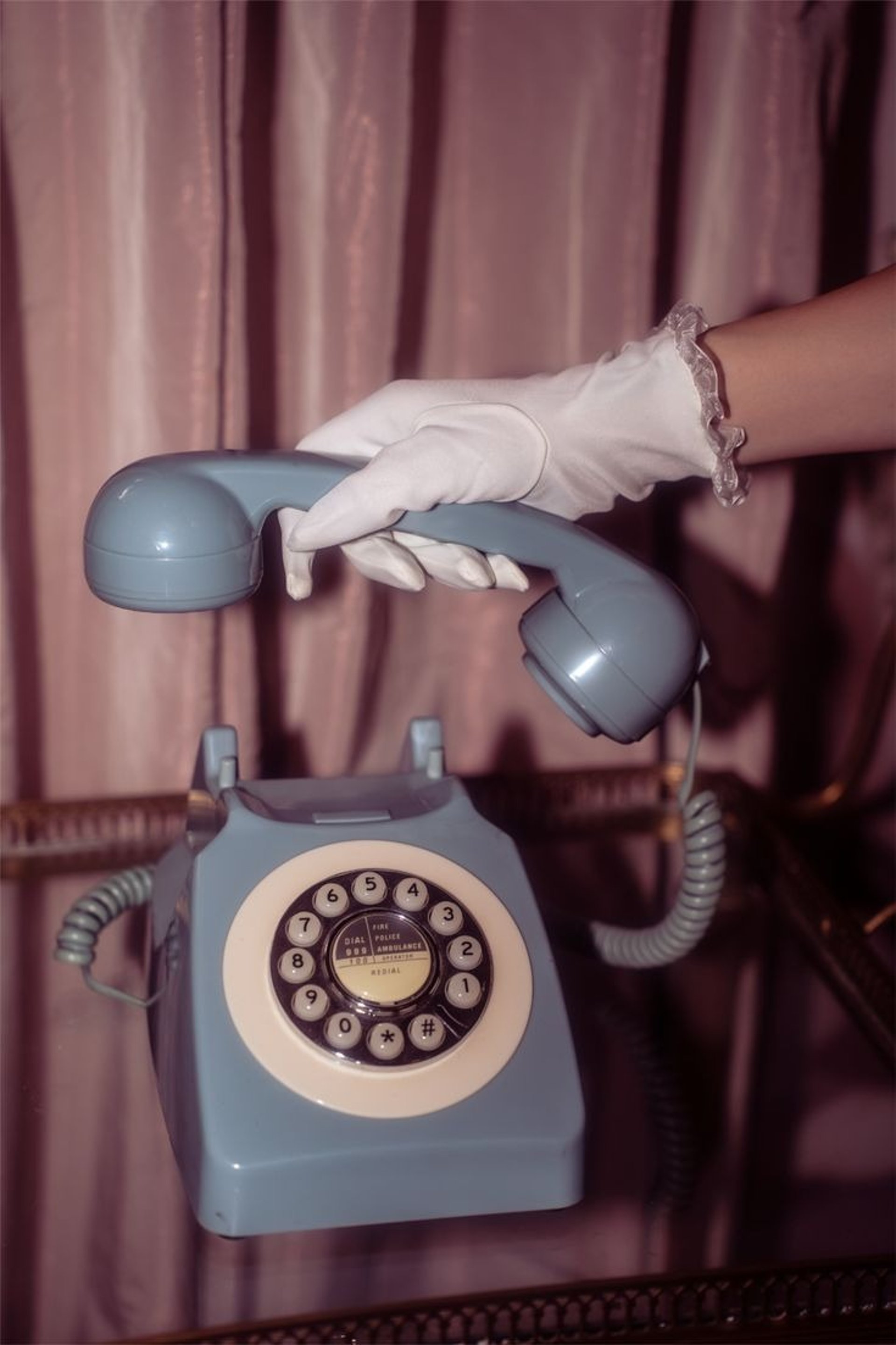 gray computer monitor