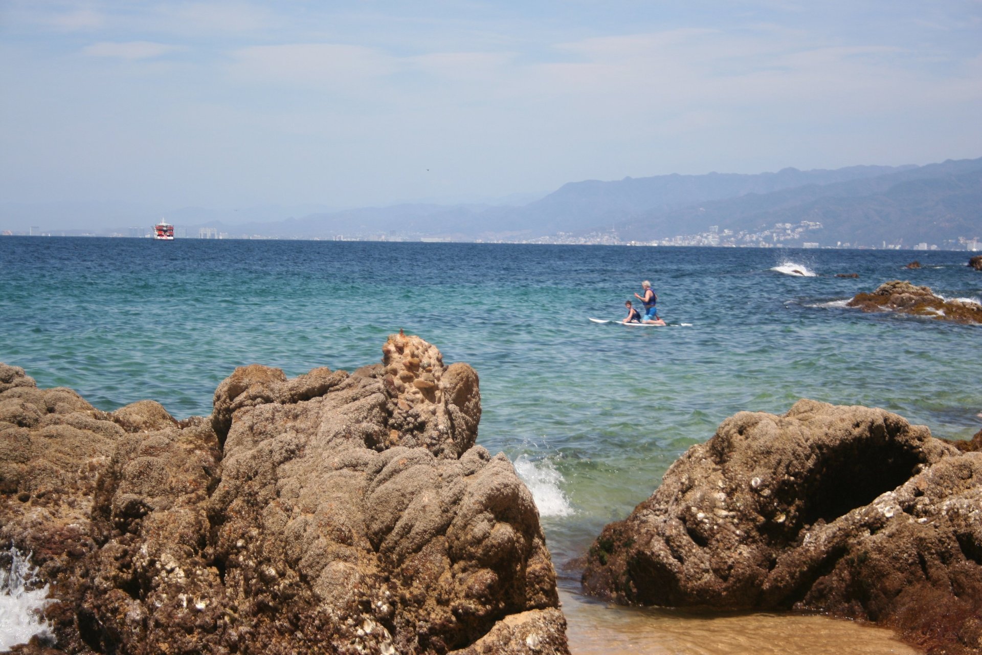 black and white bed linen
