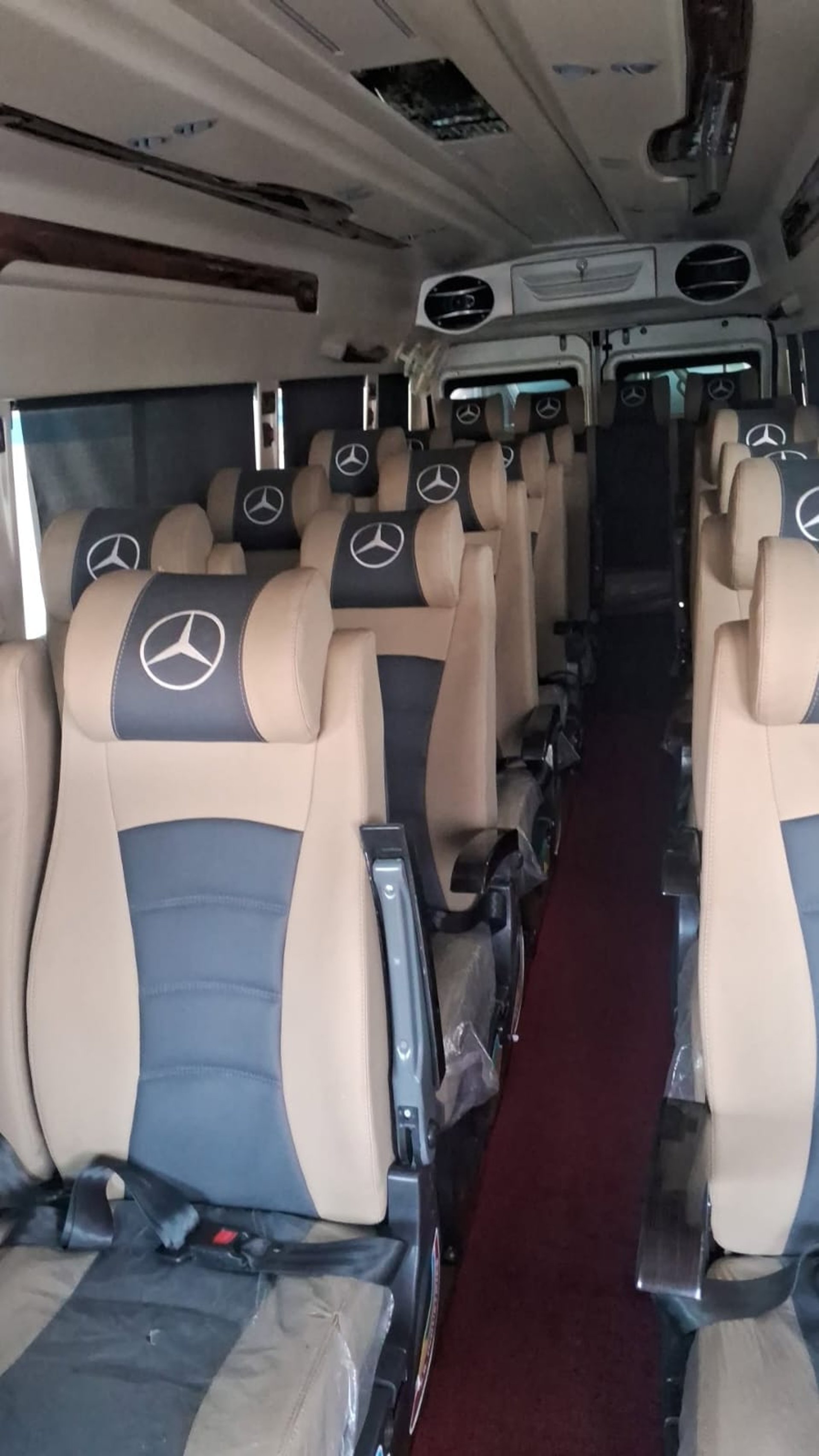 black and white bed linen