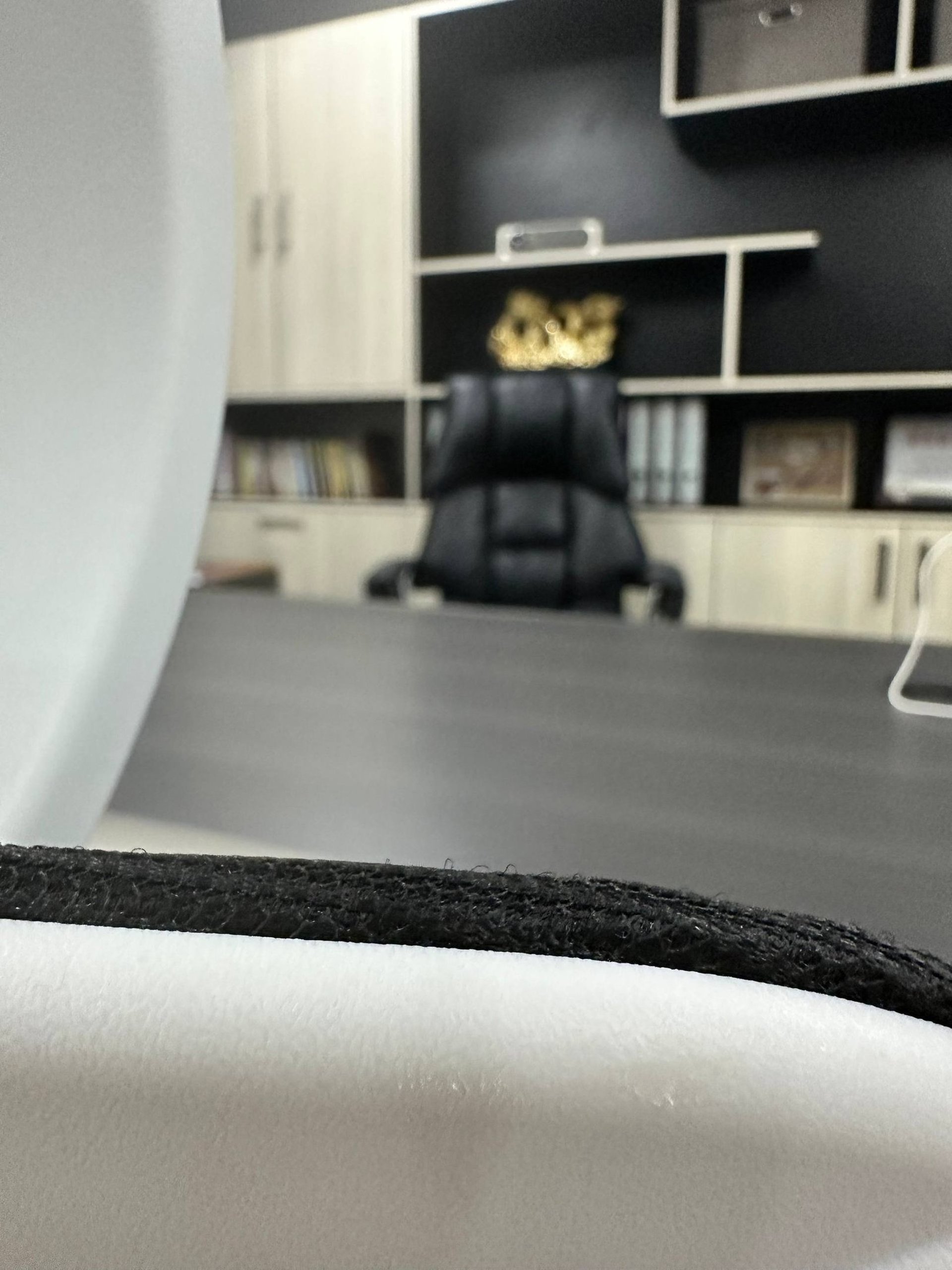 gray computer monitor