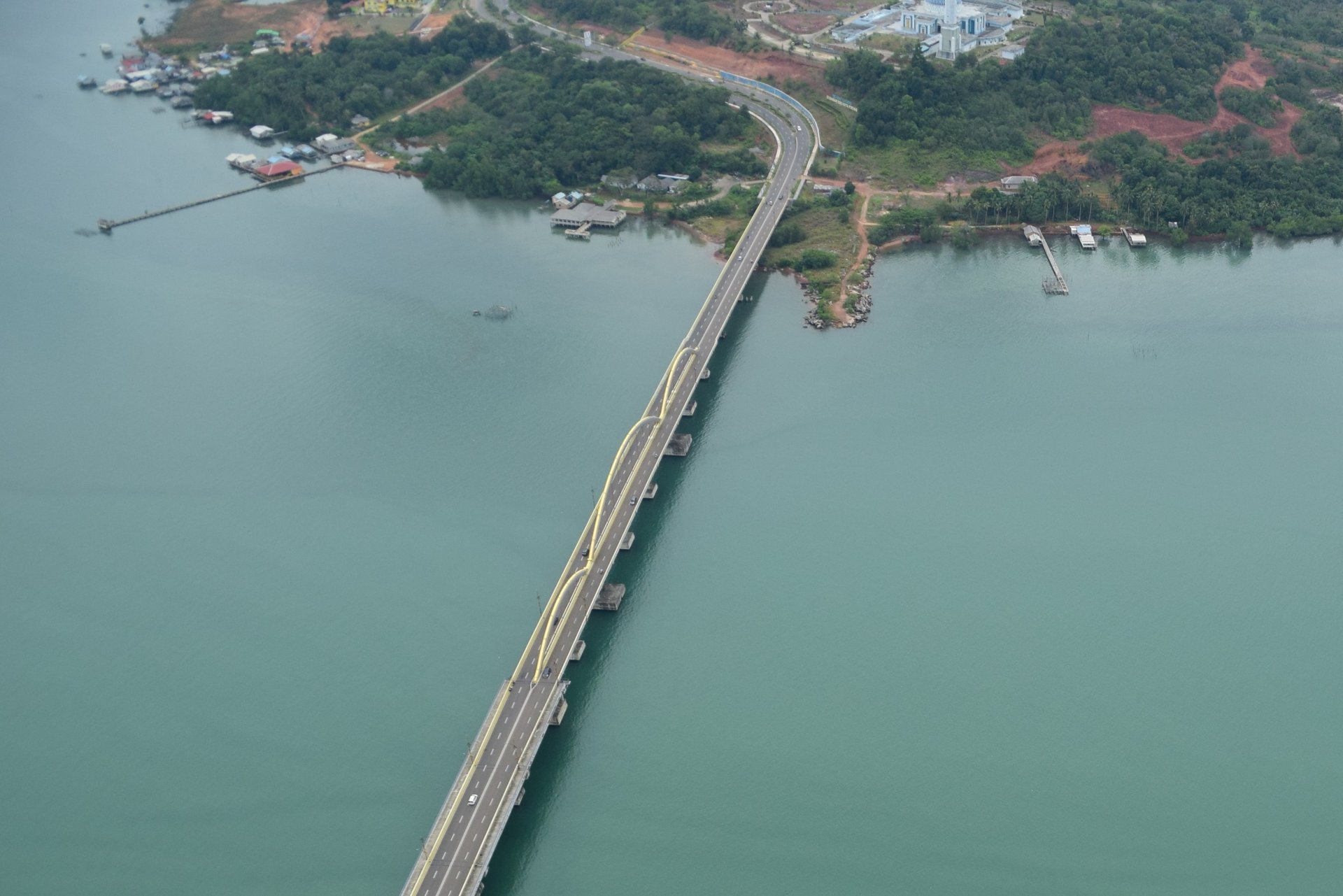 black and white bed linen