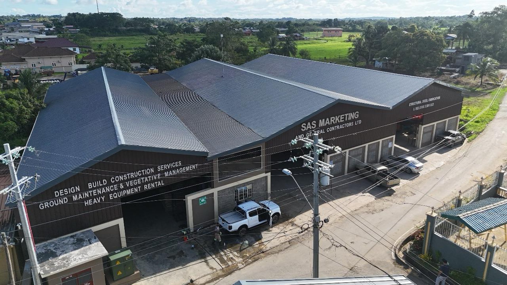 gray computer monitor