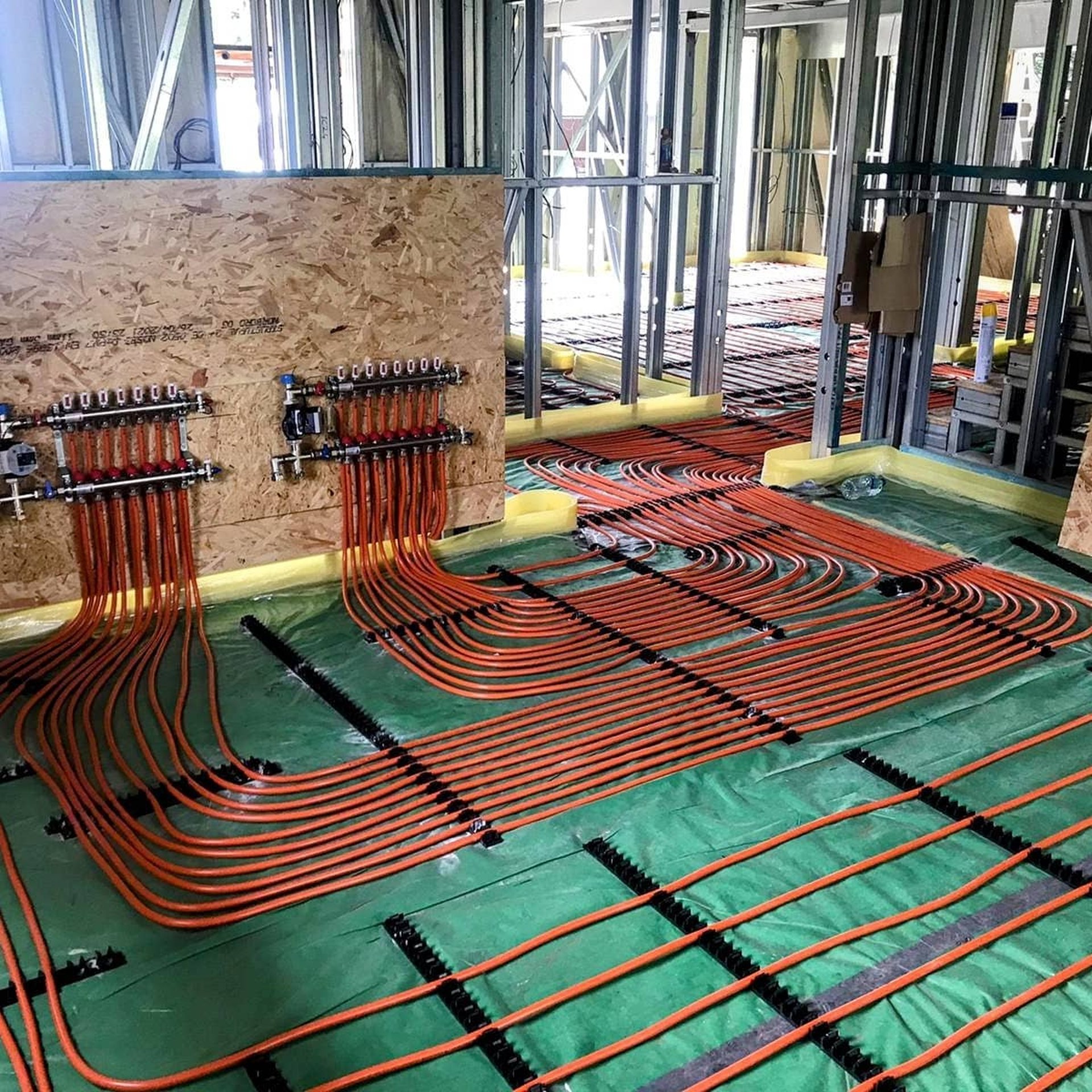 a air conditioner sitting on the side of a building