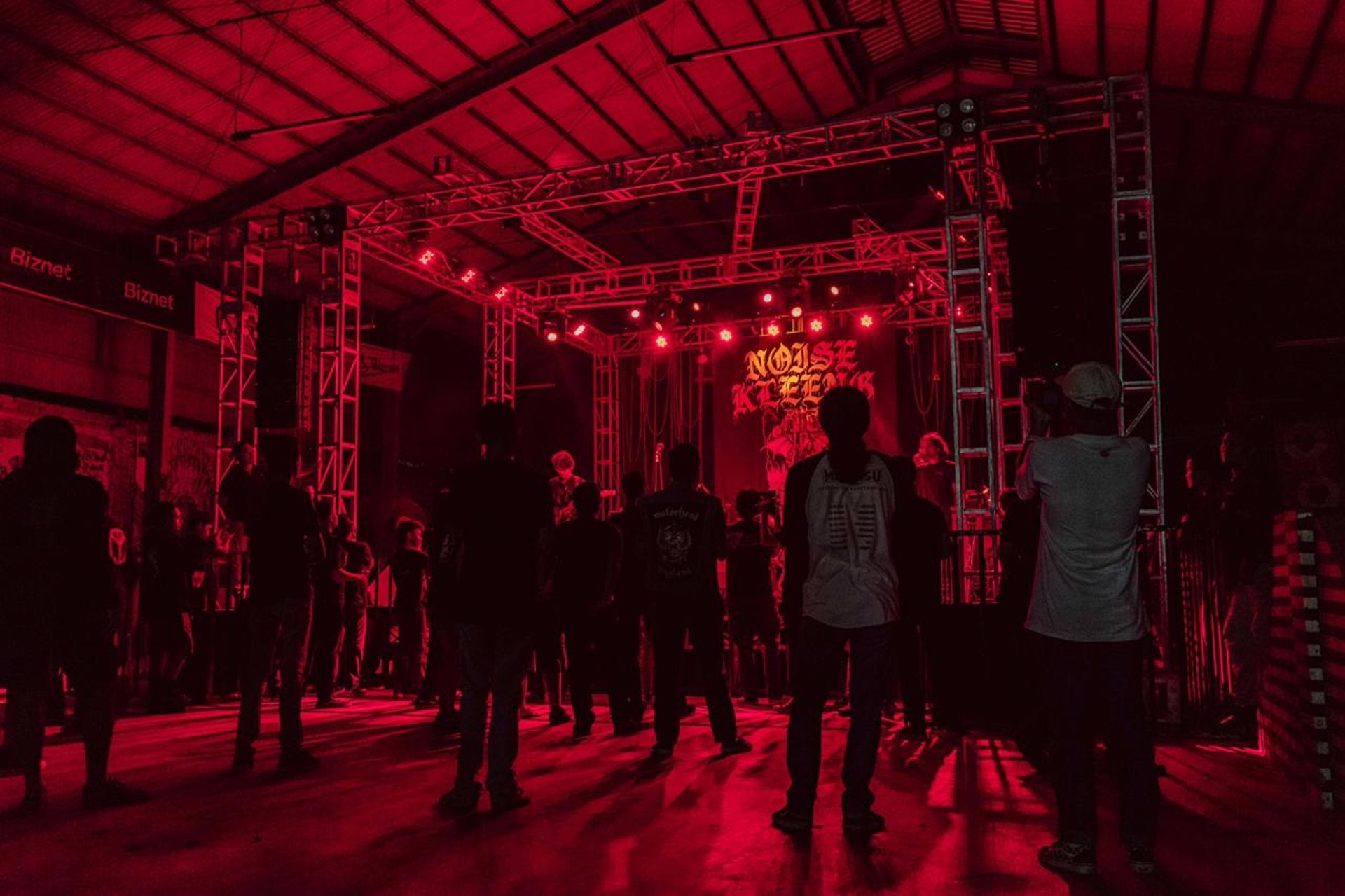 black and white bed linen