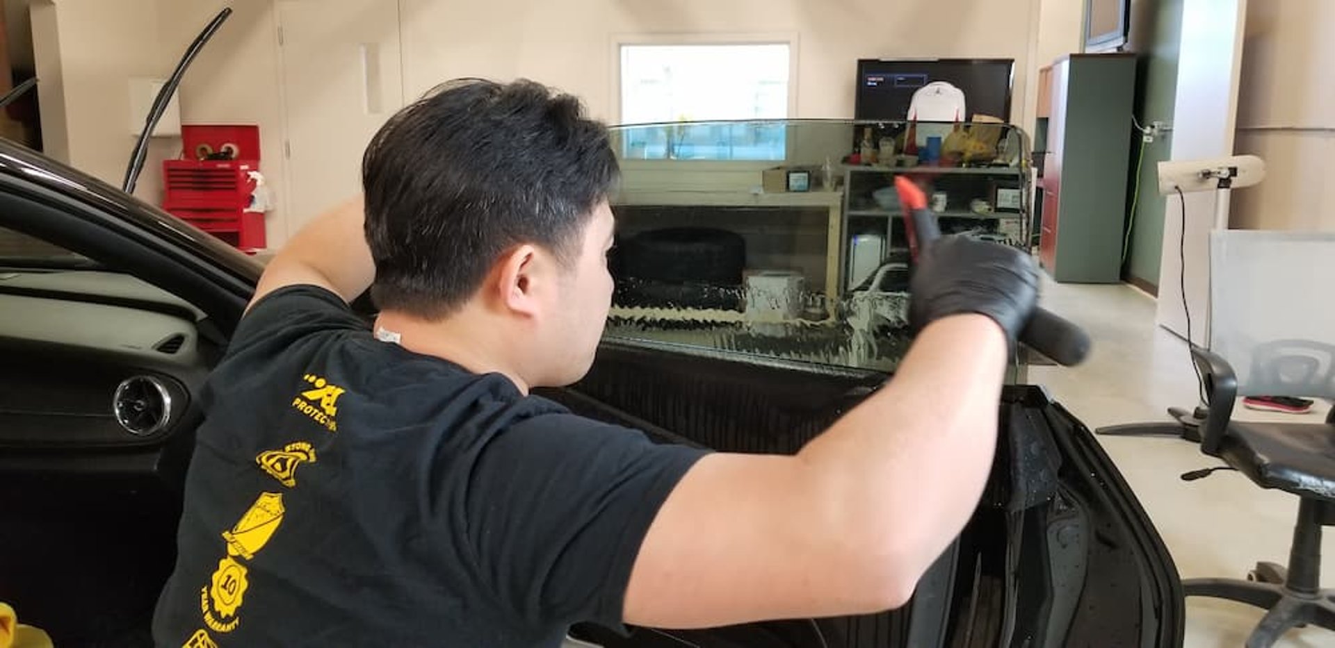 gray computer monitor