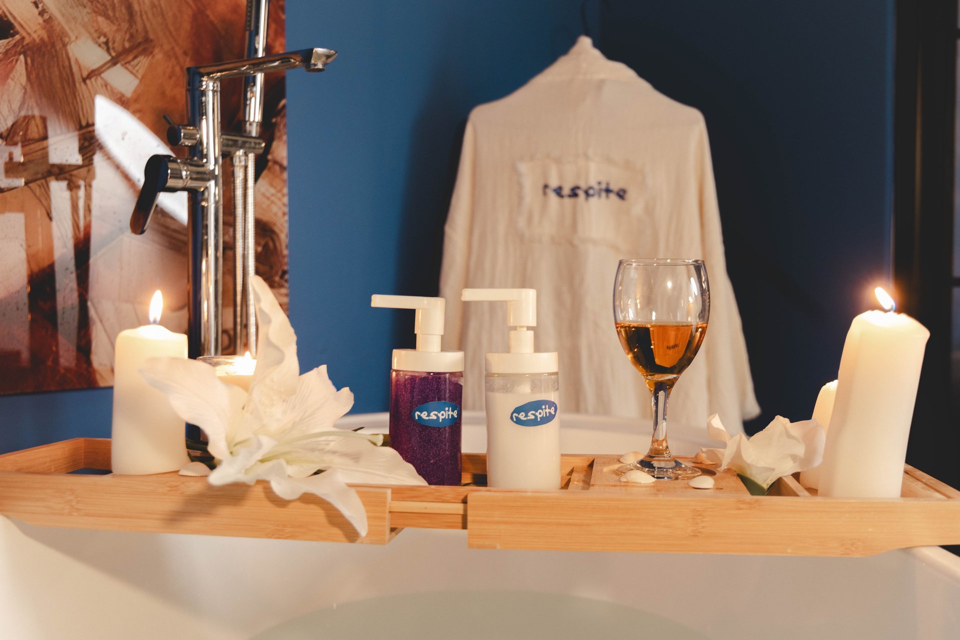 black and white bed linen