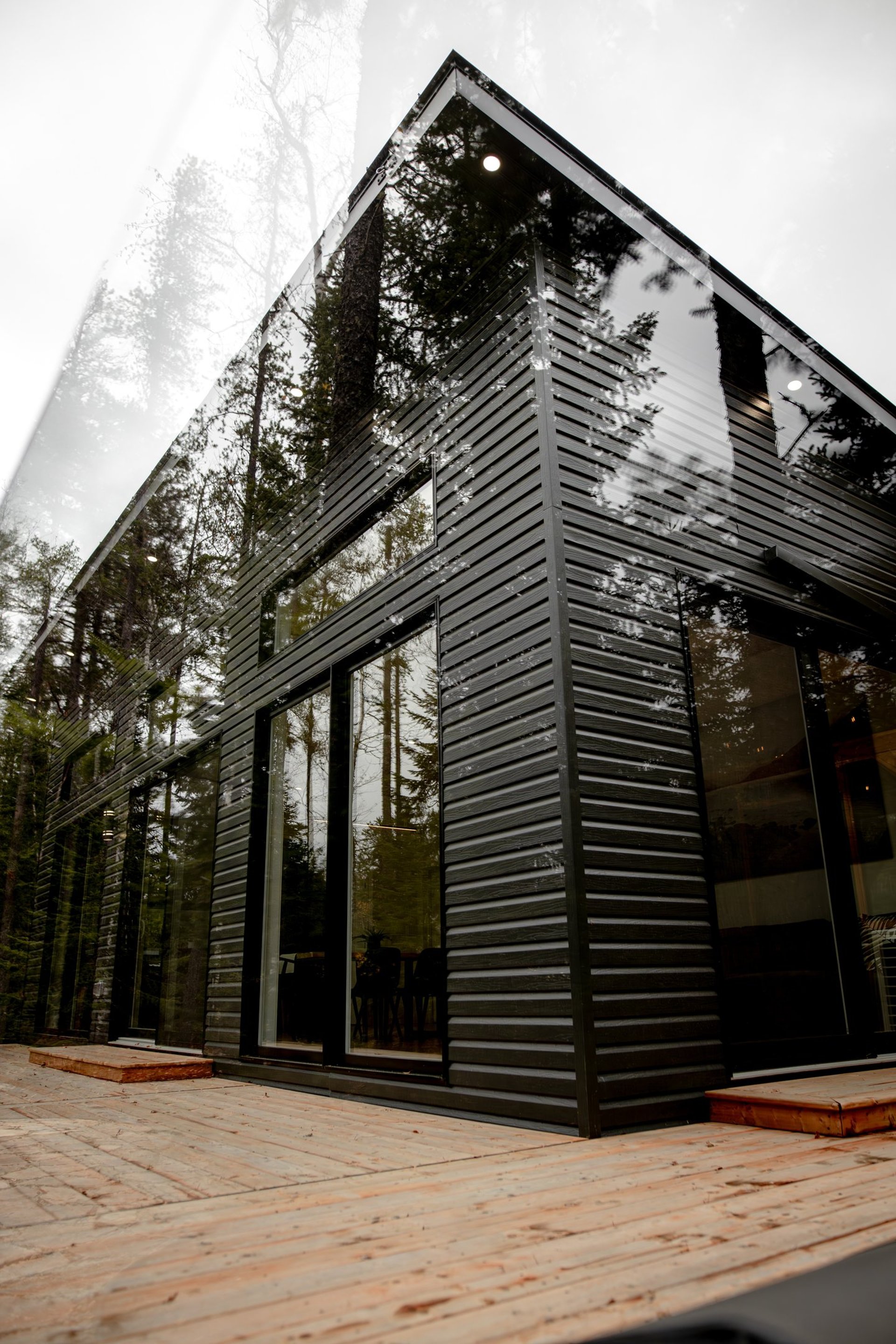 black and white bed linen