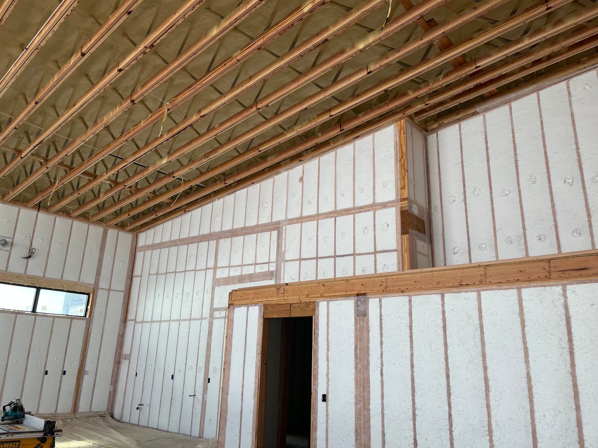 gray computer monitor