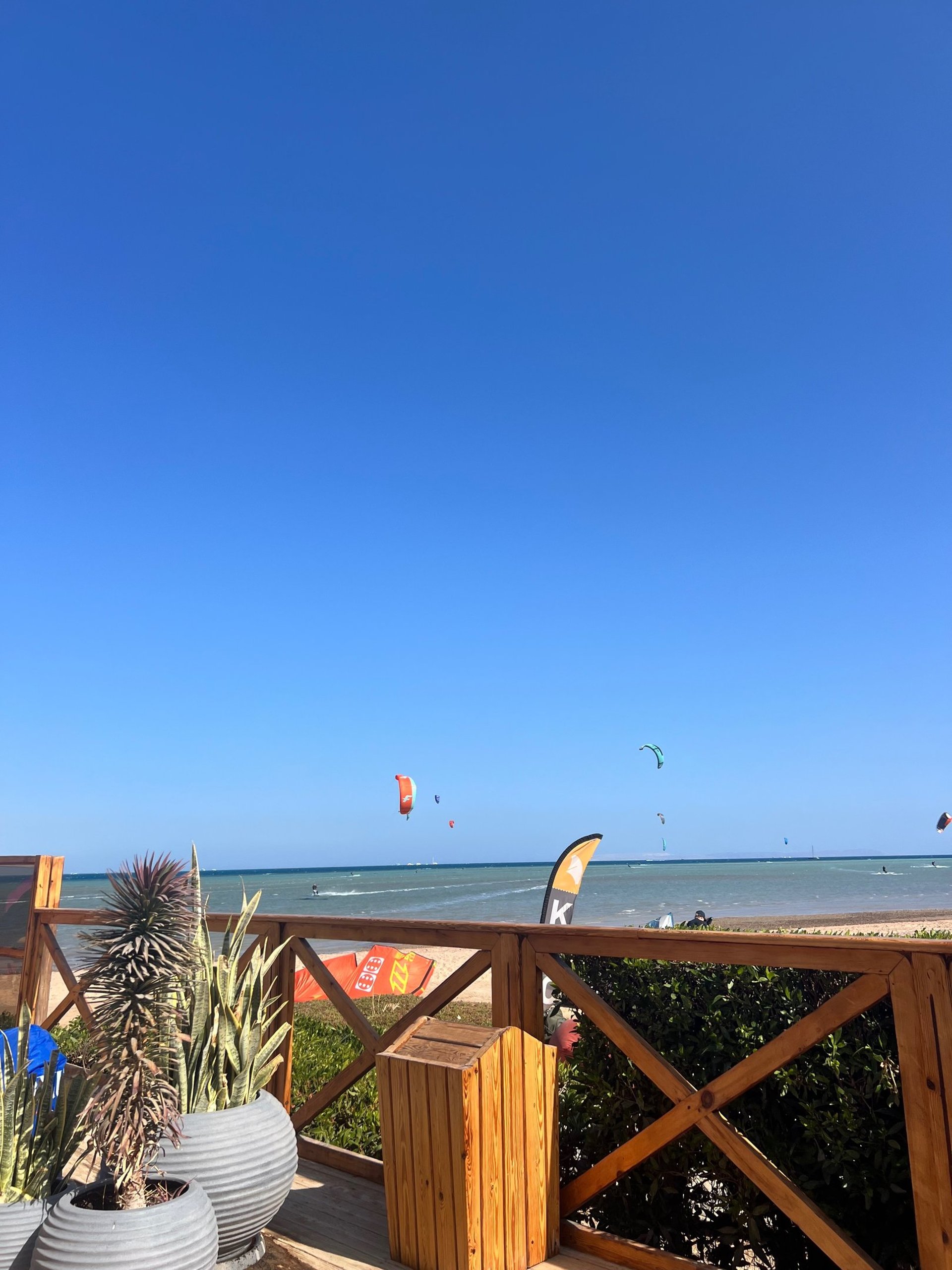 gray computer monitor