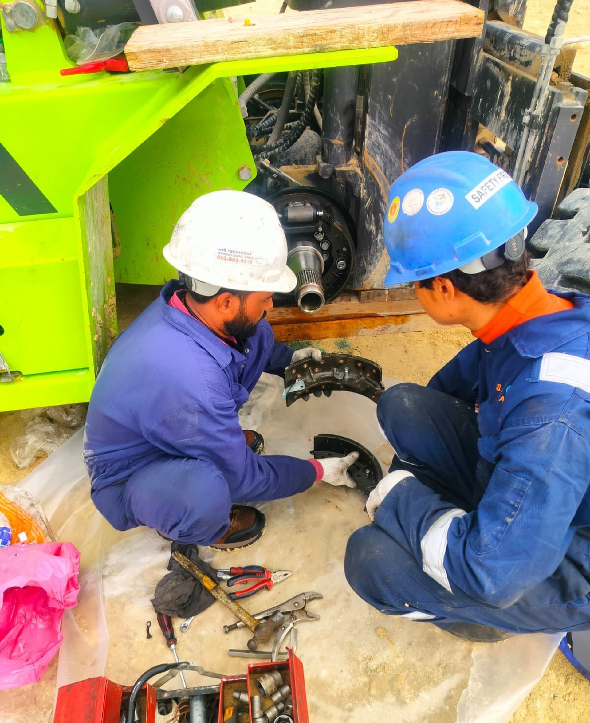 Zoom line forklift front side brake shoe replac forklift maintenance and repairt