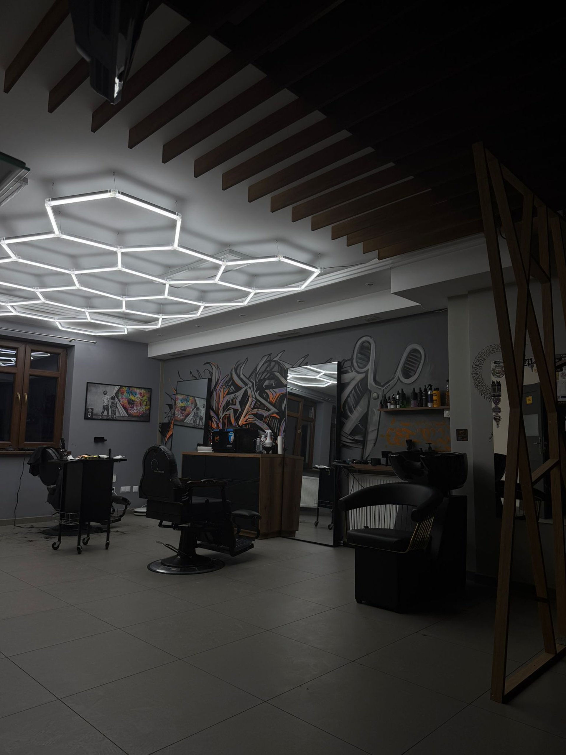 white, red, and blue barber spiraling bar