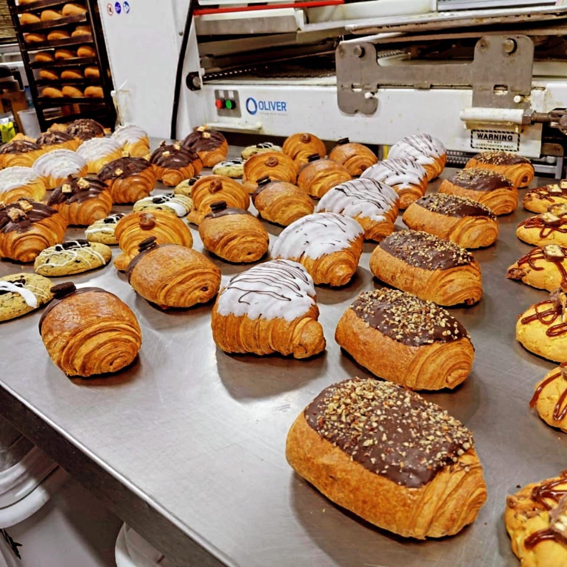 black and white bed linen