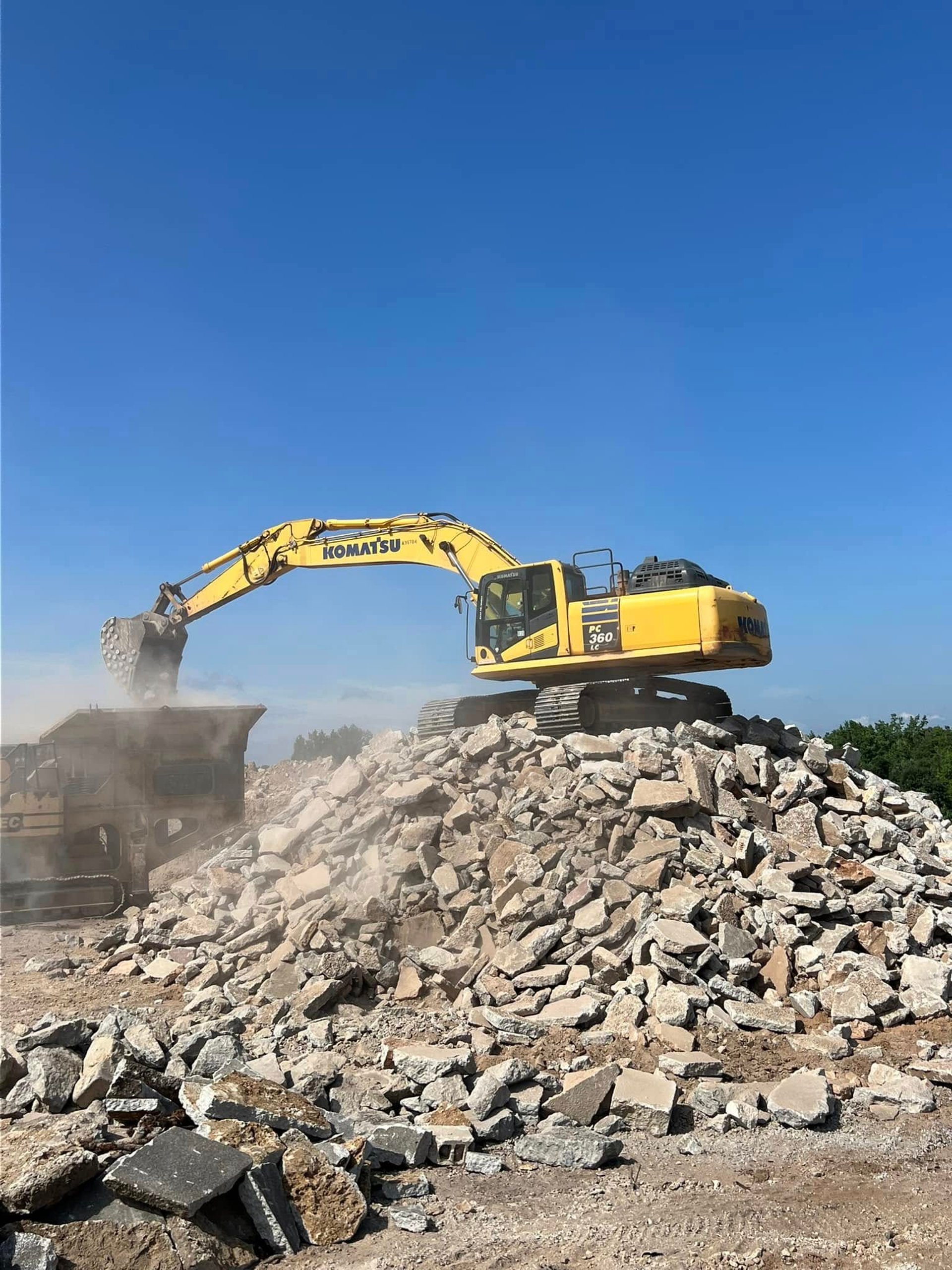 black and brown leather padded tub sofa