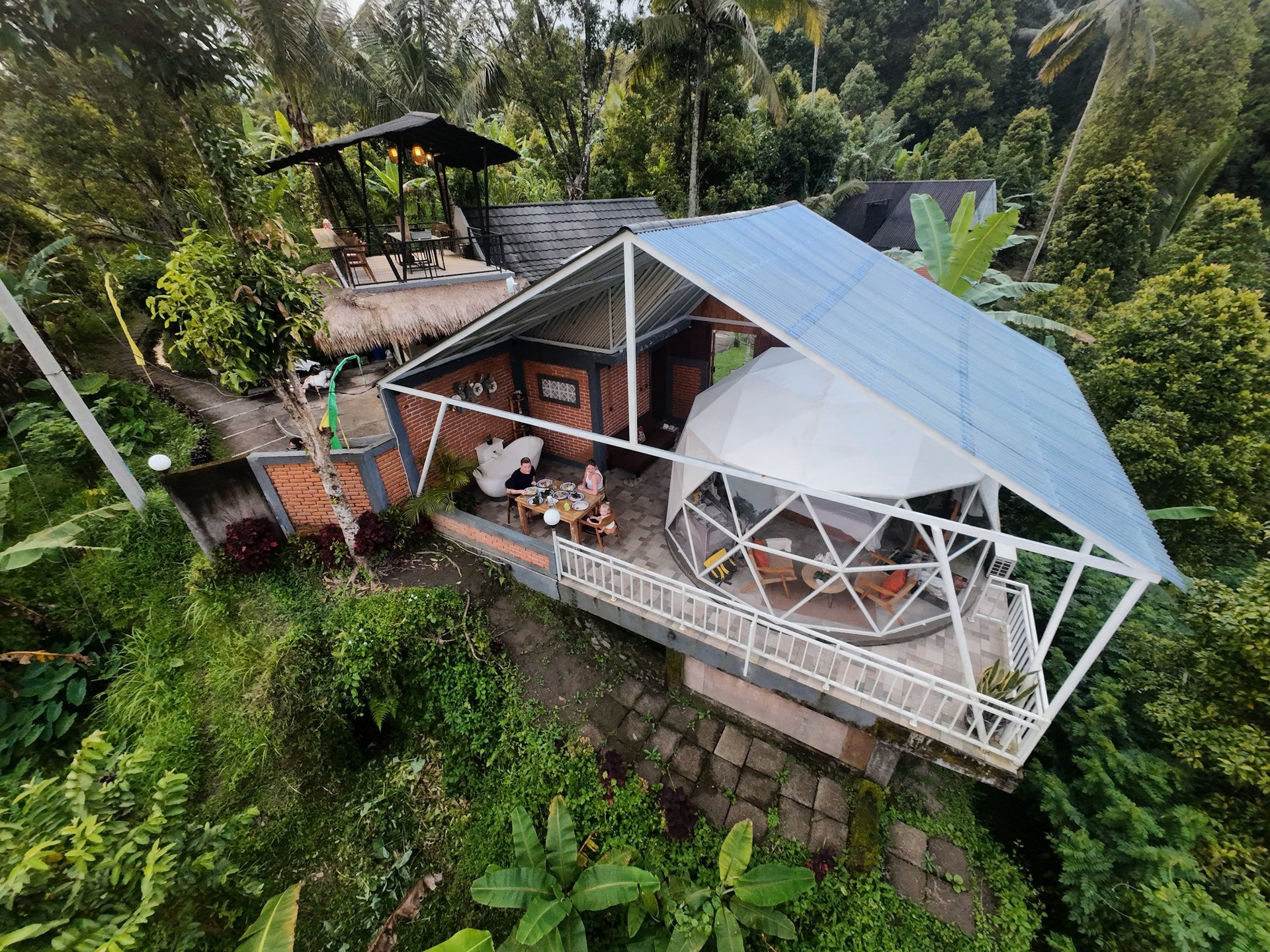 black and white bed linen