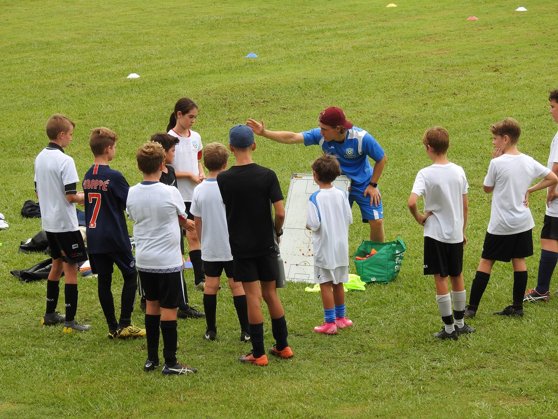 gray computer monitor