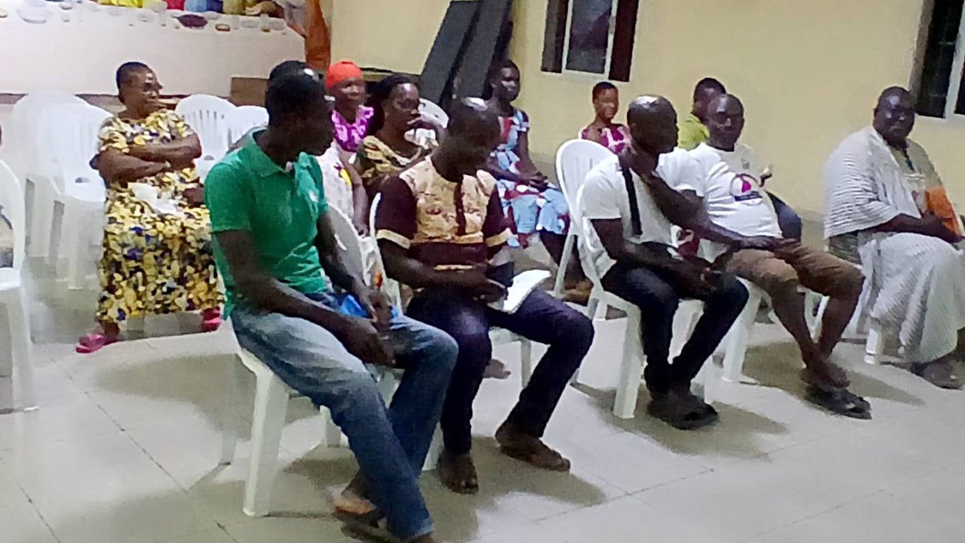 gray computer monitor