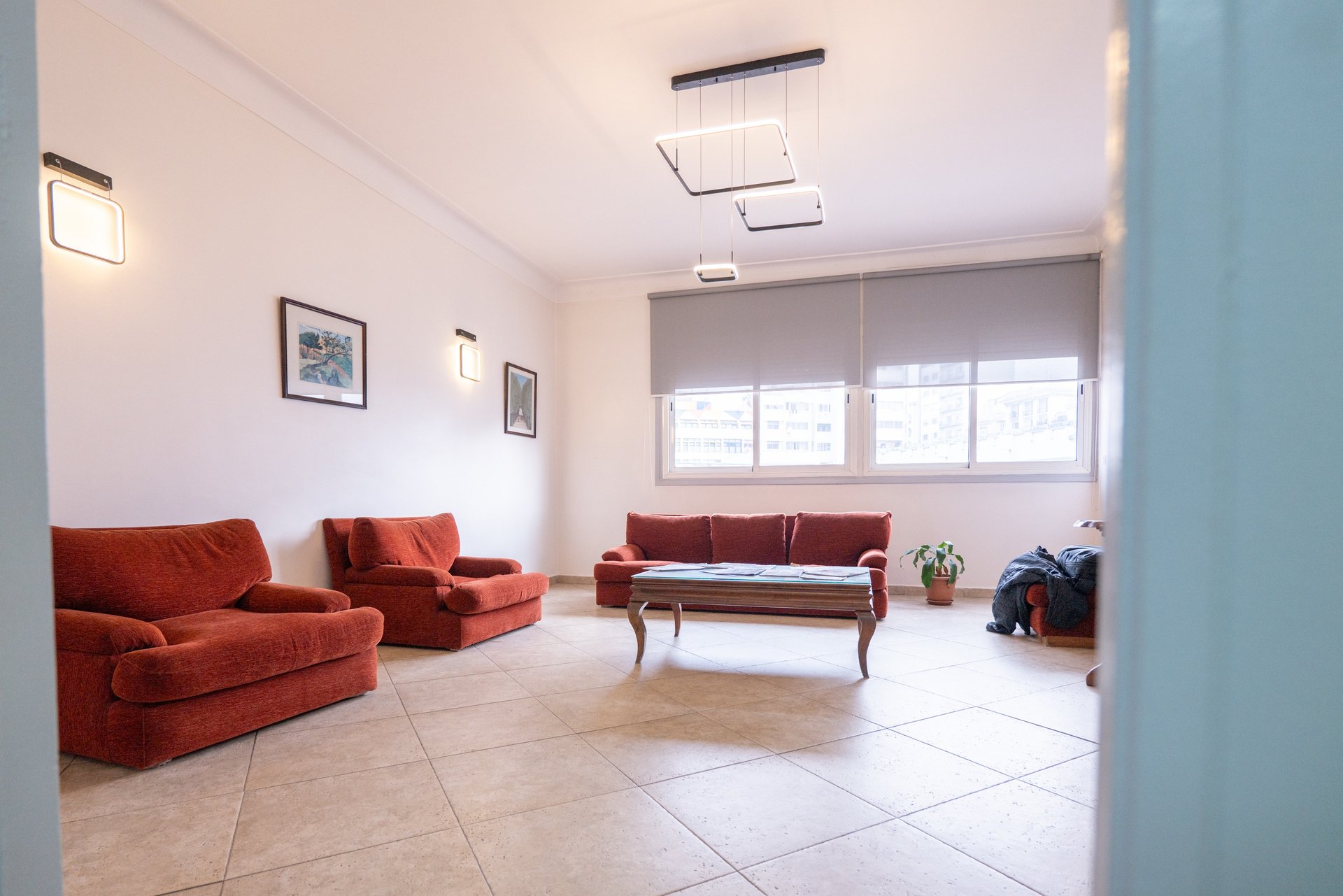 gray computer monitor