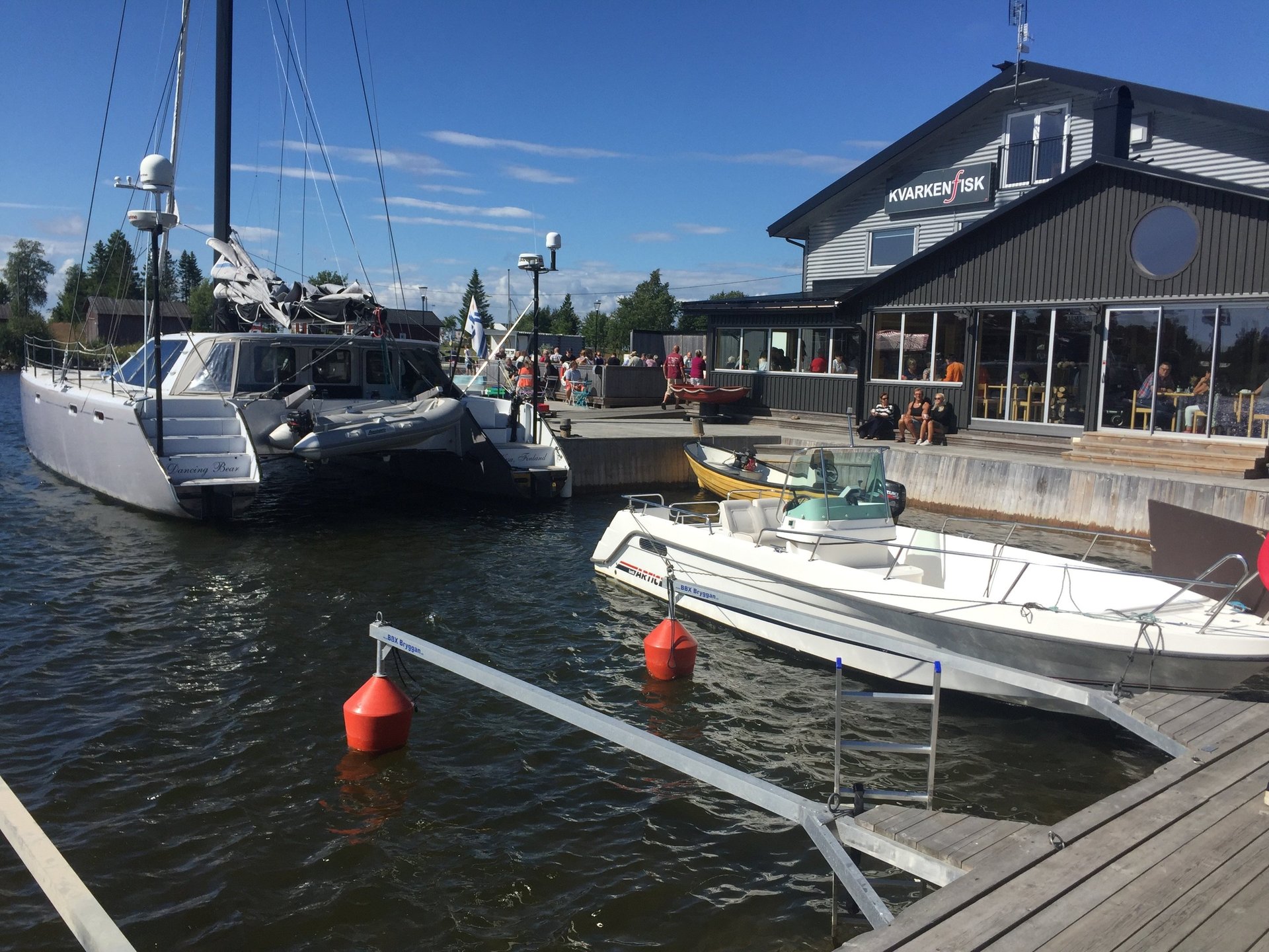 black and white bed linen