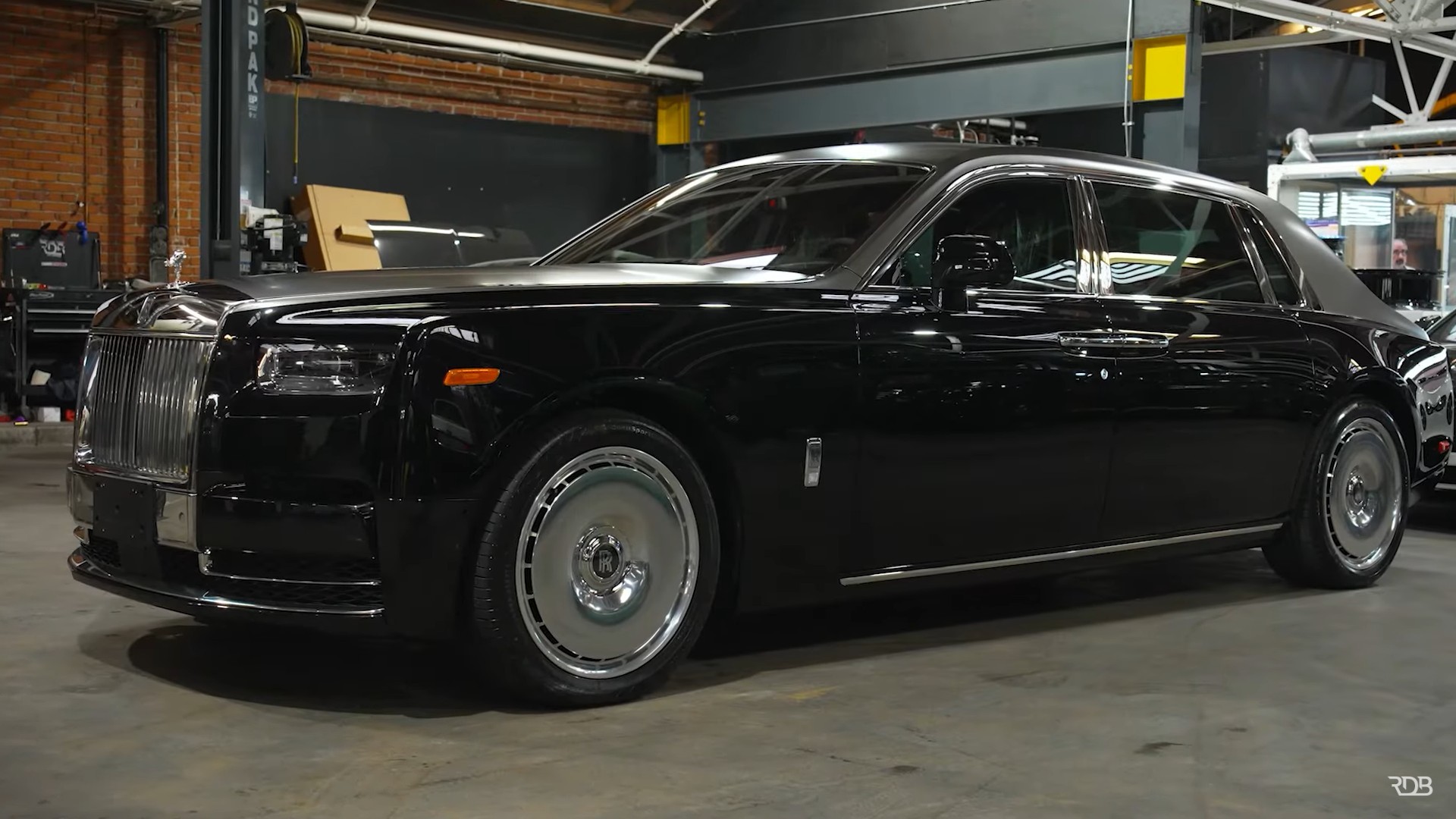 gray computer monitor