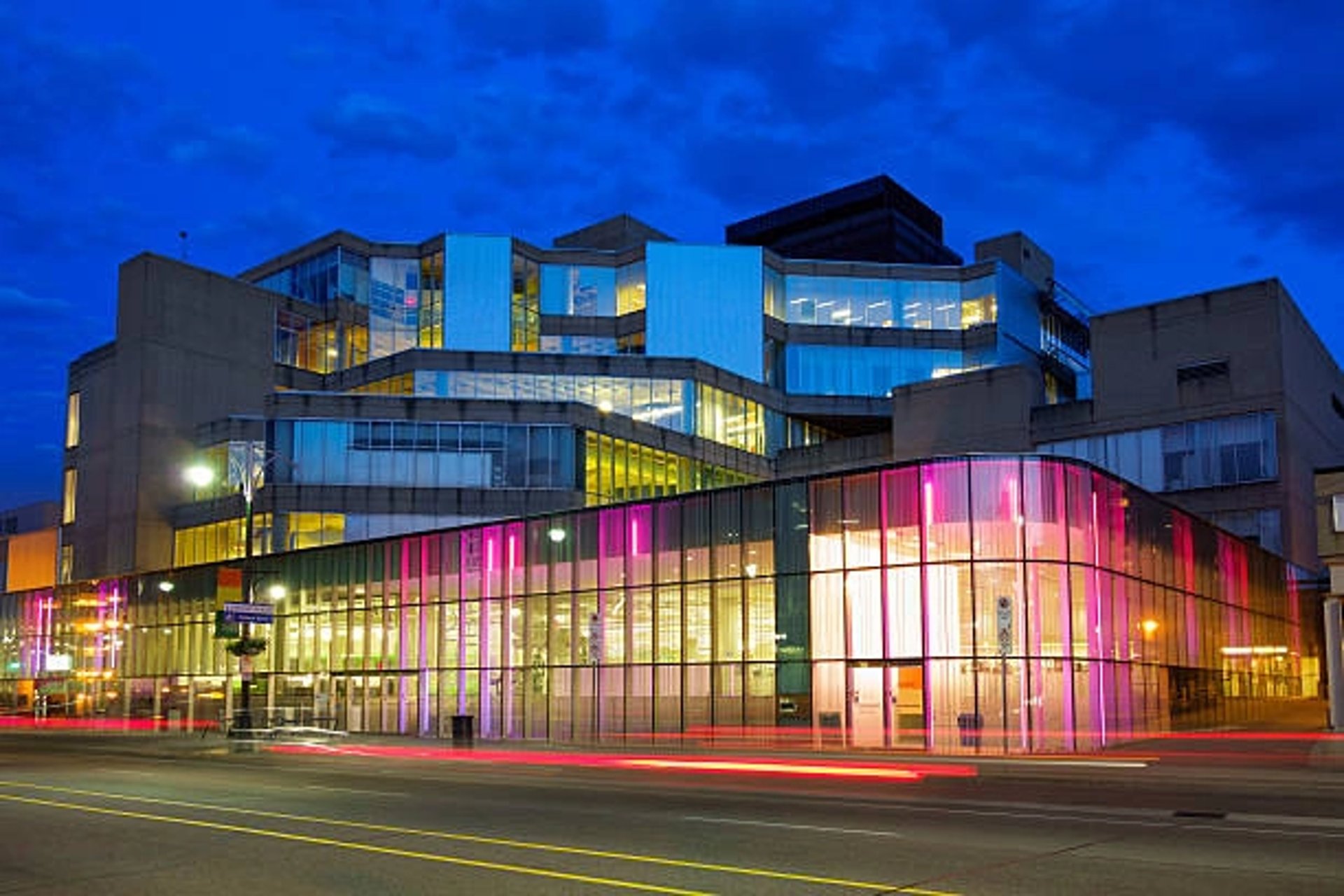 Hamilton Ontario luxury transportation and chauffeur service