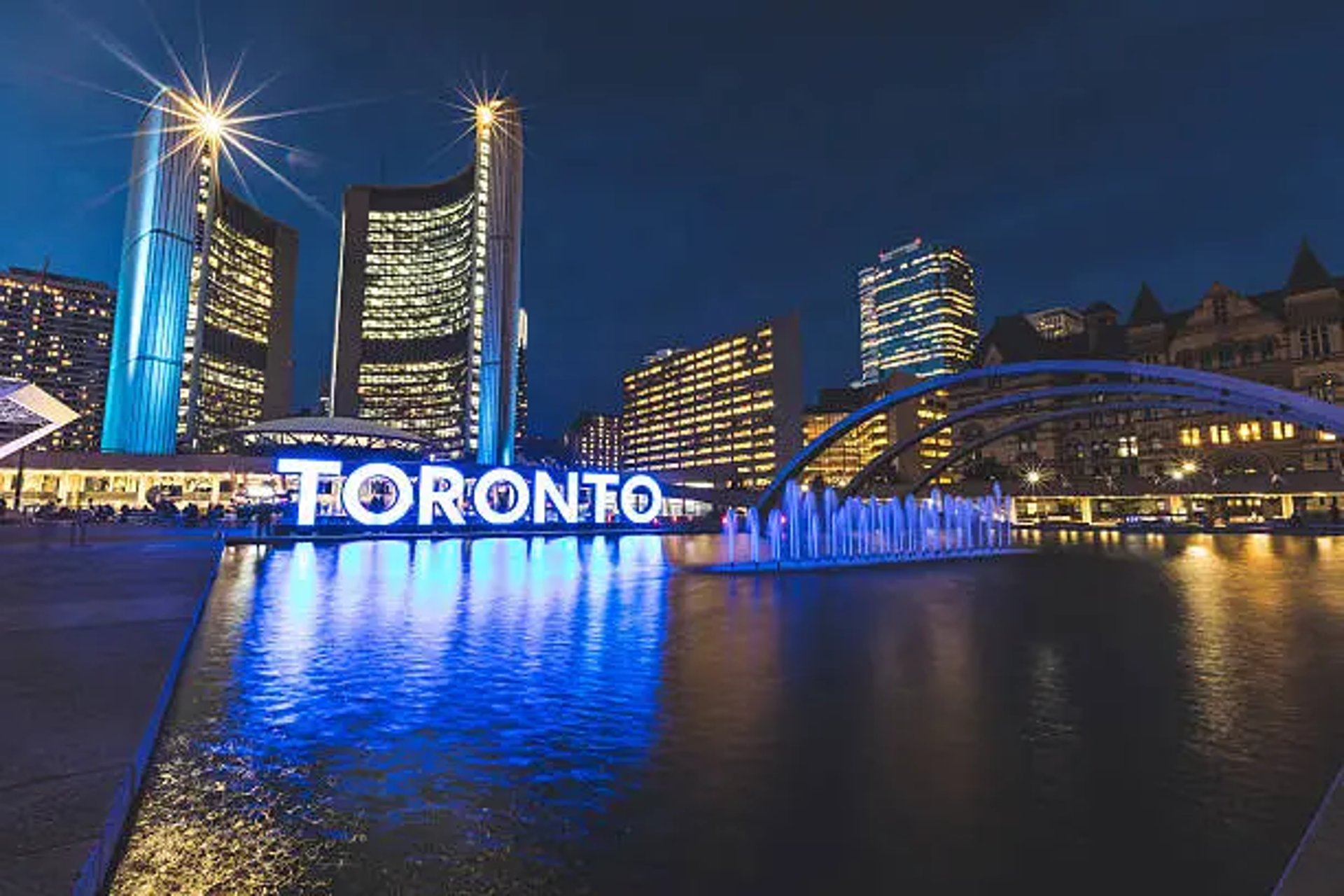 executive Luxury chauffeur service in Toronto Ontario for airport transfers, black car, executive transportation across GTA.