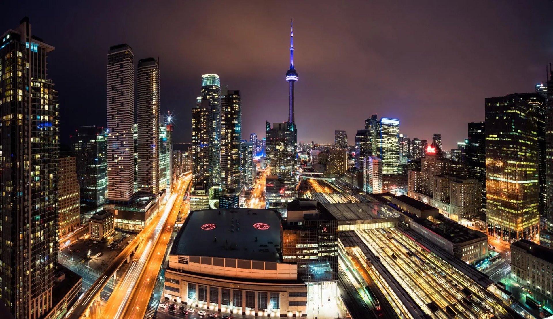 Luxury chauffeur service in Toronto Ontario for airport transfers executive transportation and private travel