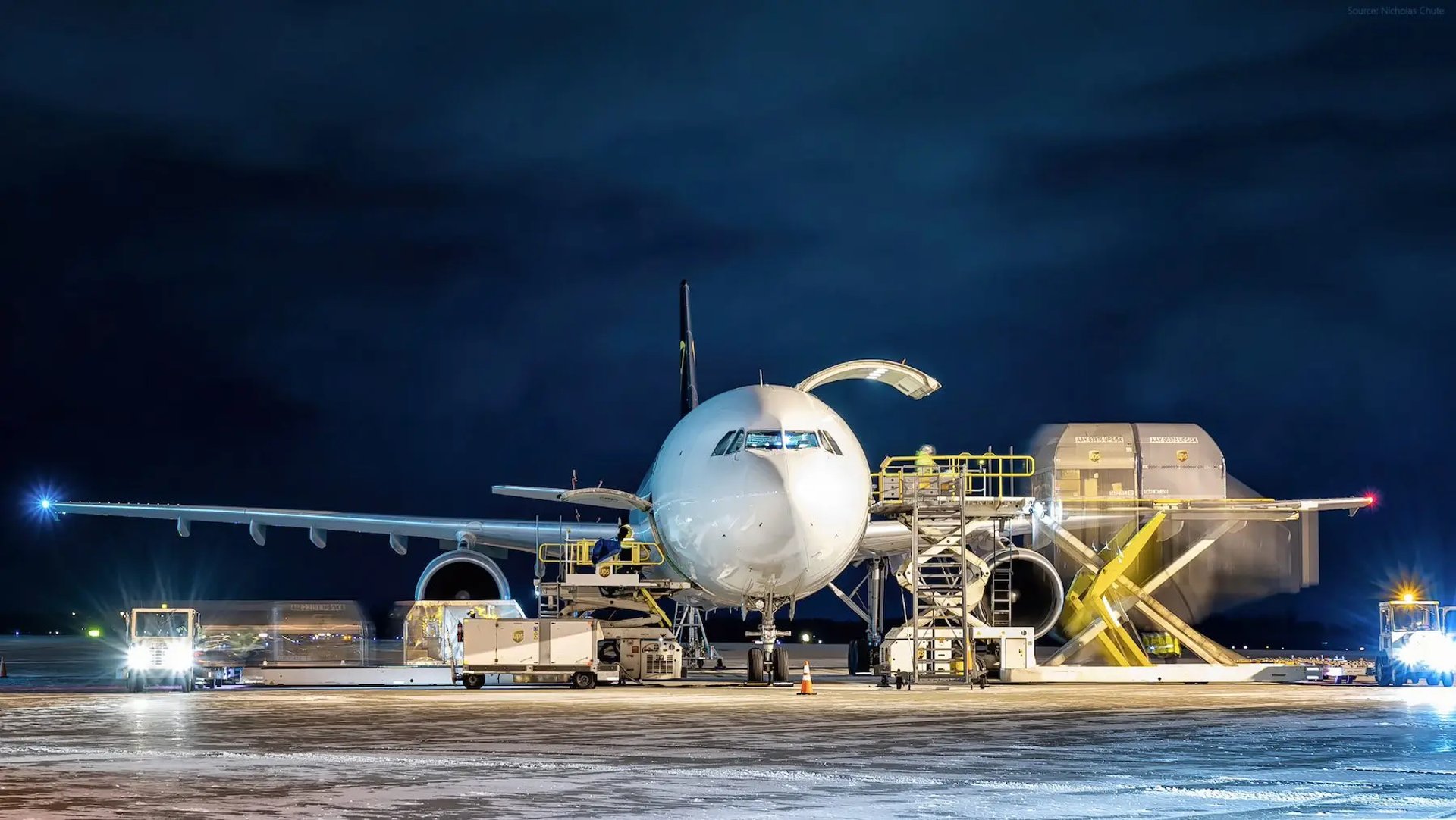 Hamilton to Toronto Pearson Airport chauffeur service
