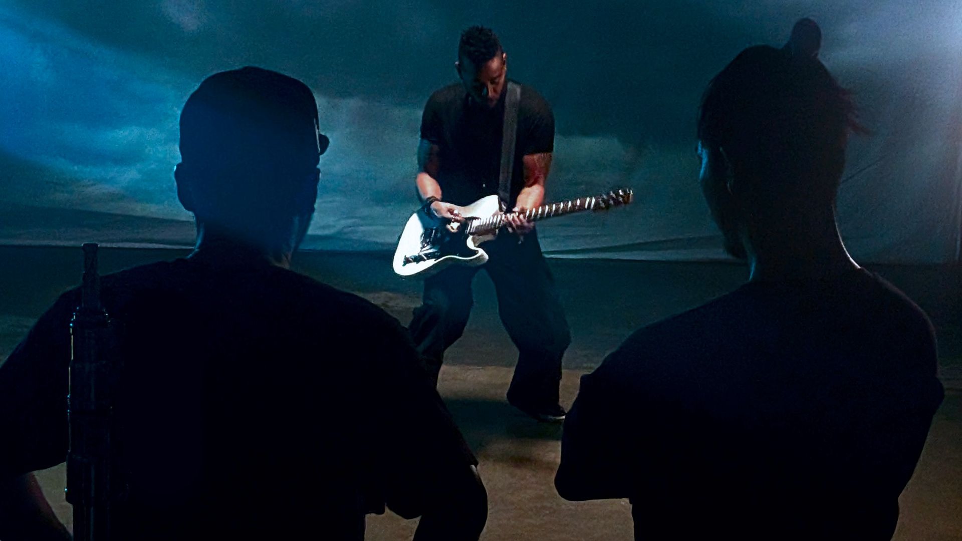 black and white bed linen