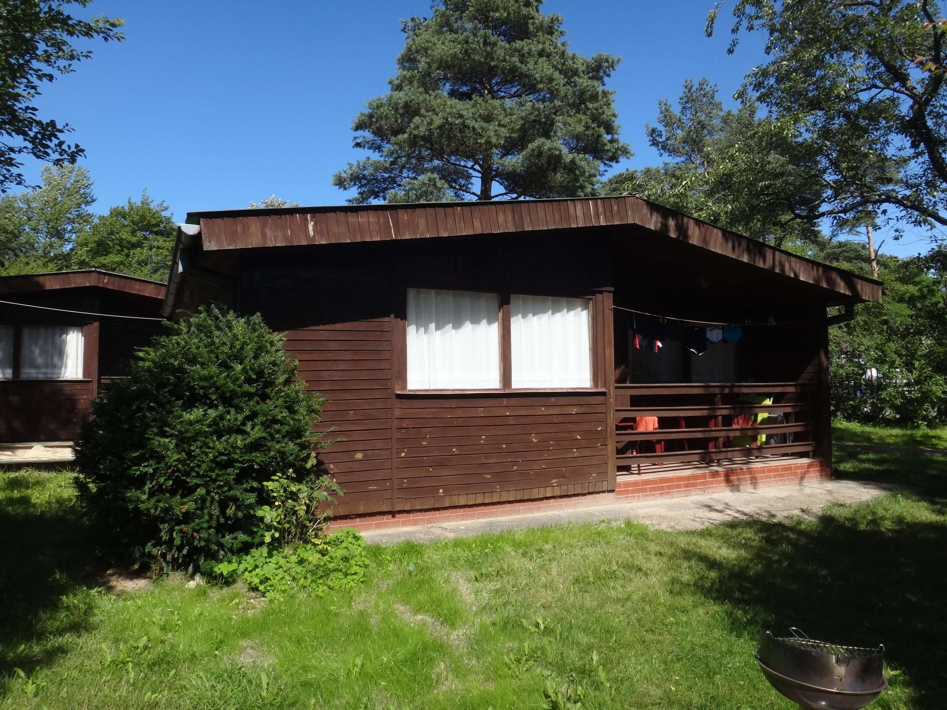 black and white bed linen