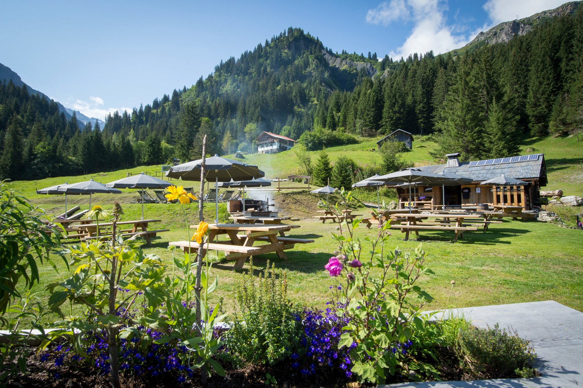 black and white bed linen