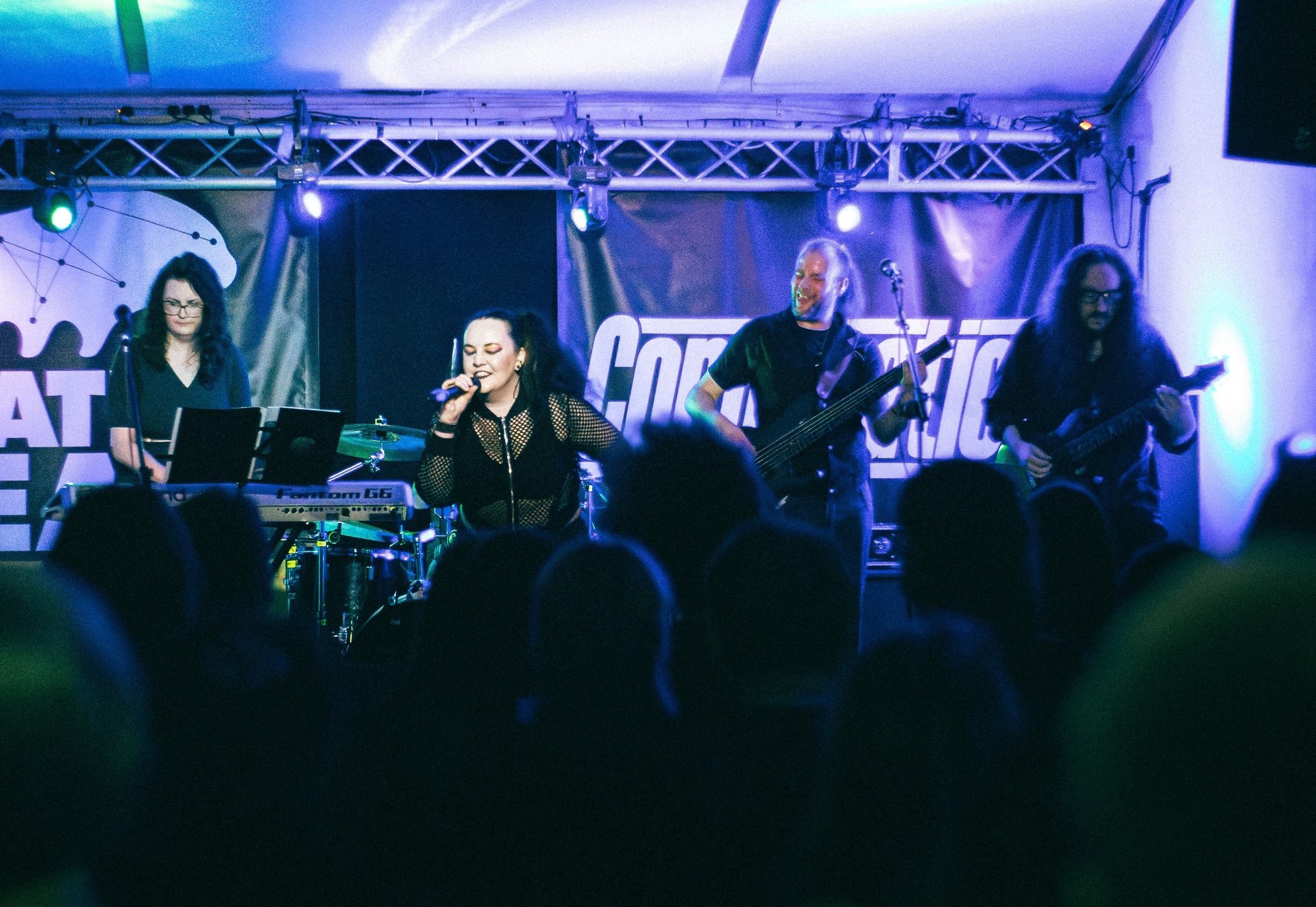 black and white bed linen