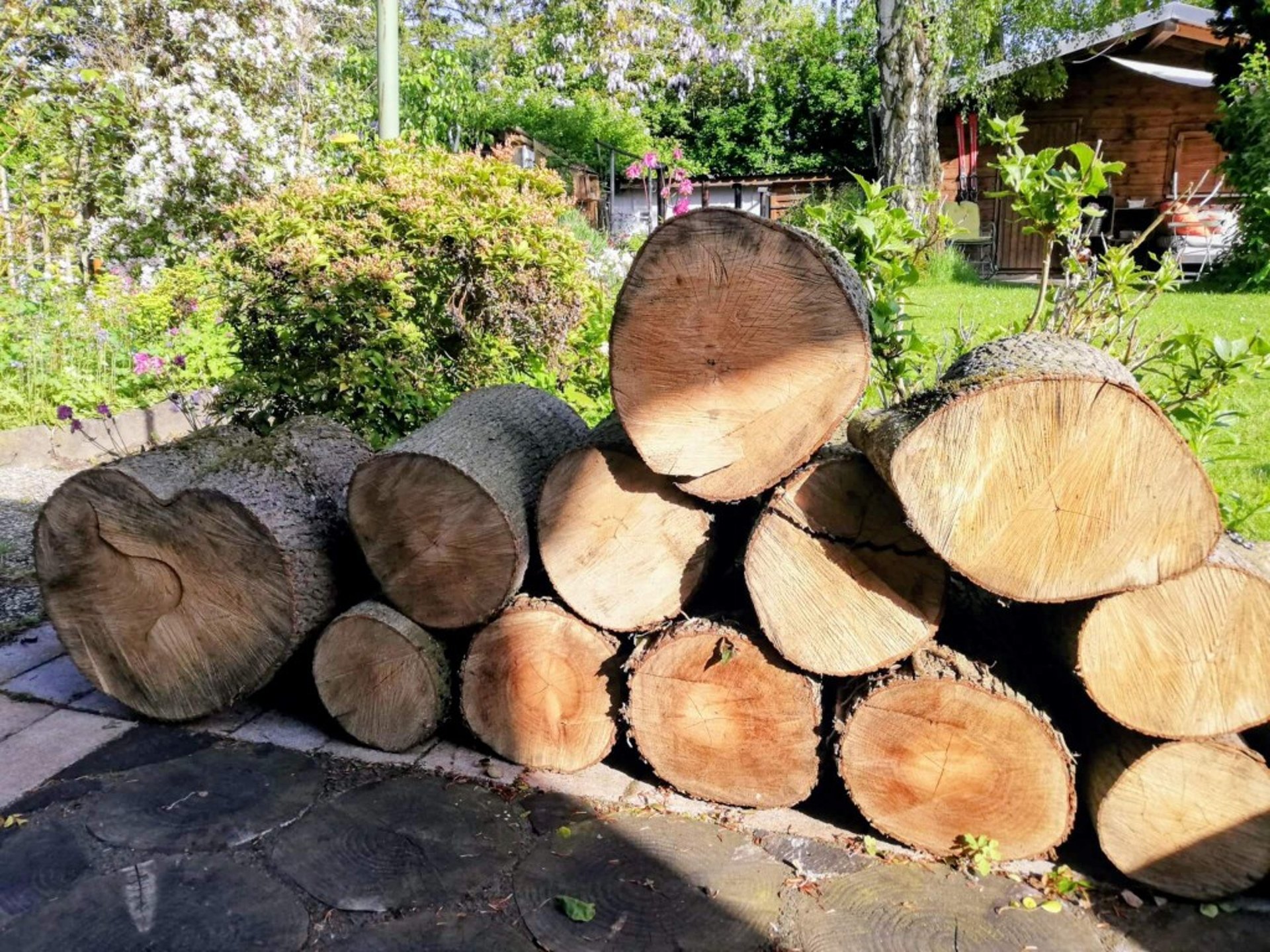 an abstract photo of a curved building with a blue sky in the background