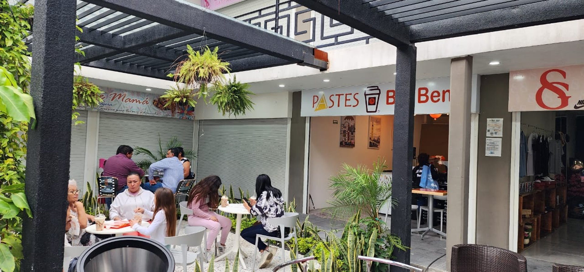 gray computer monitor