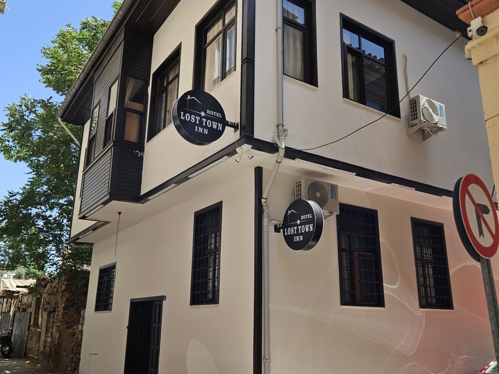 an abstract photo of a curved building with a blue sky in the background