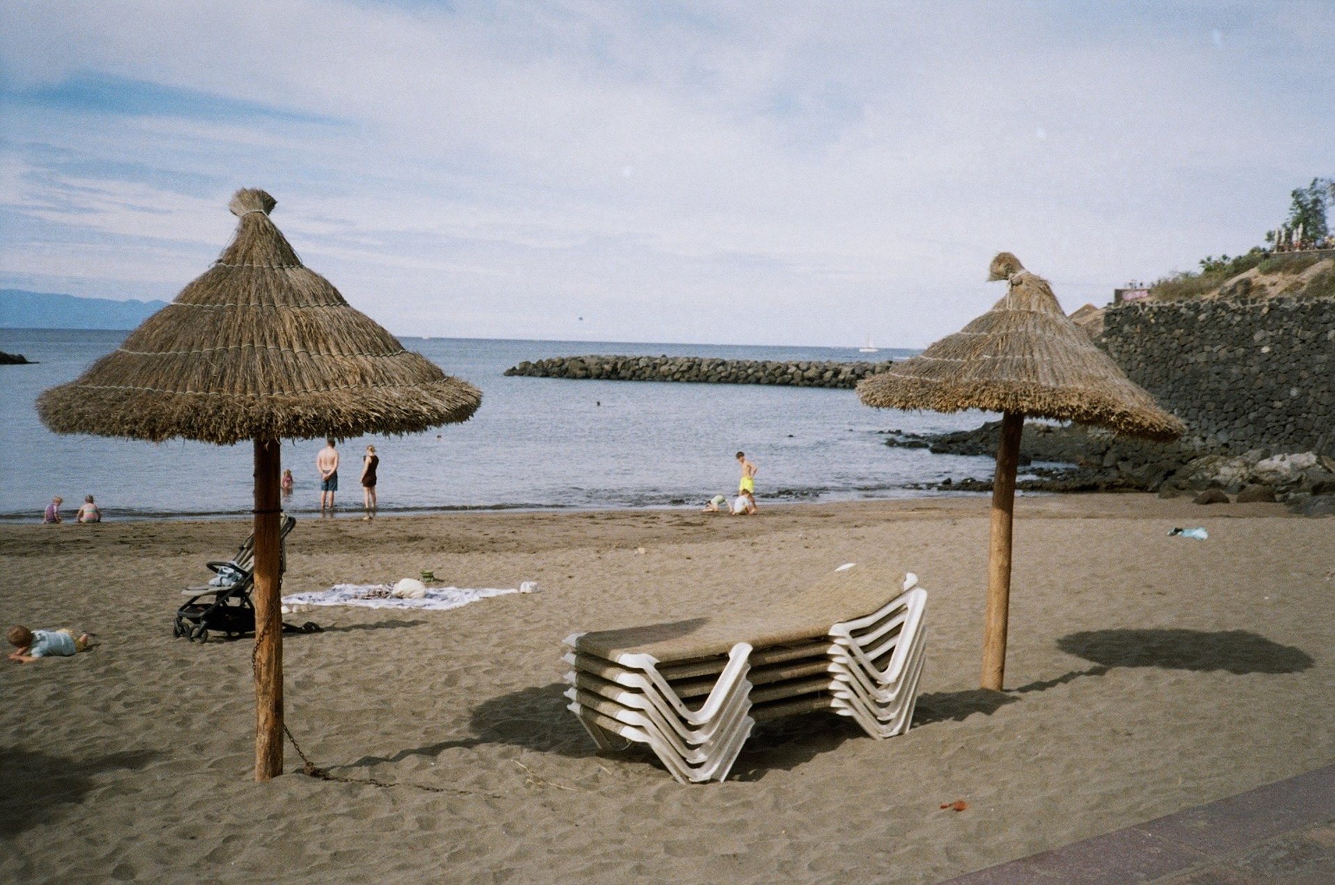 gray computer monitor