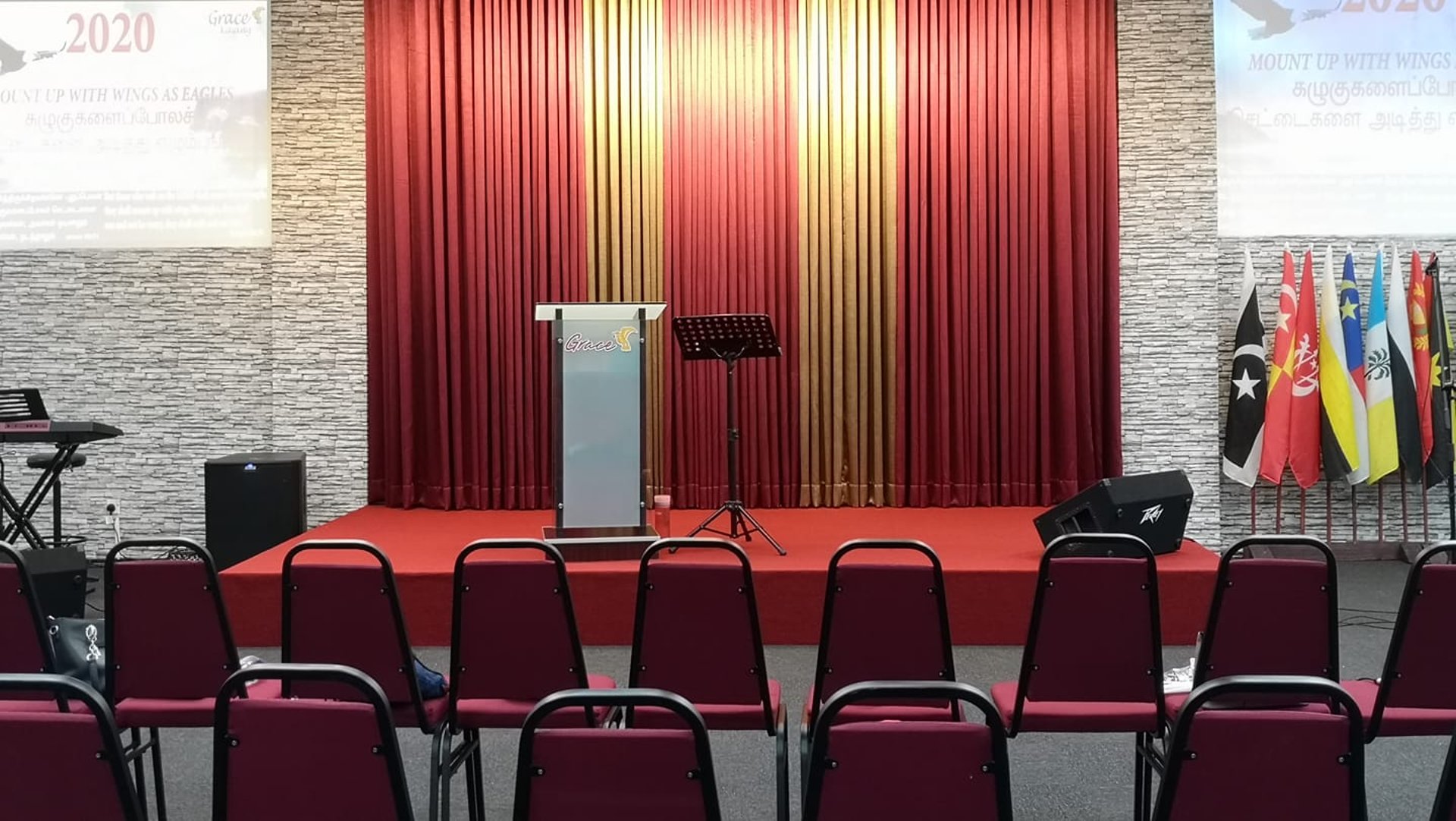 gray computer monitor