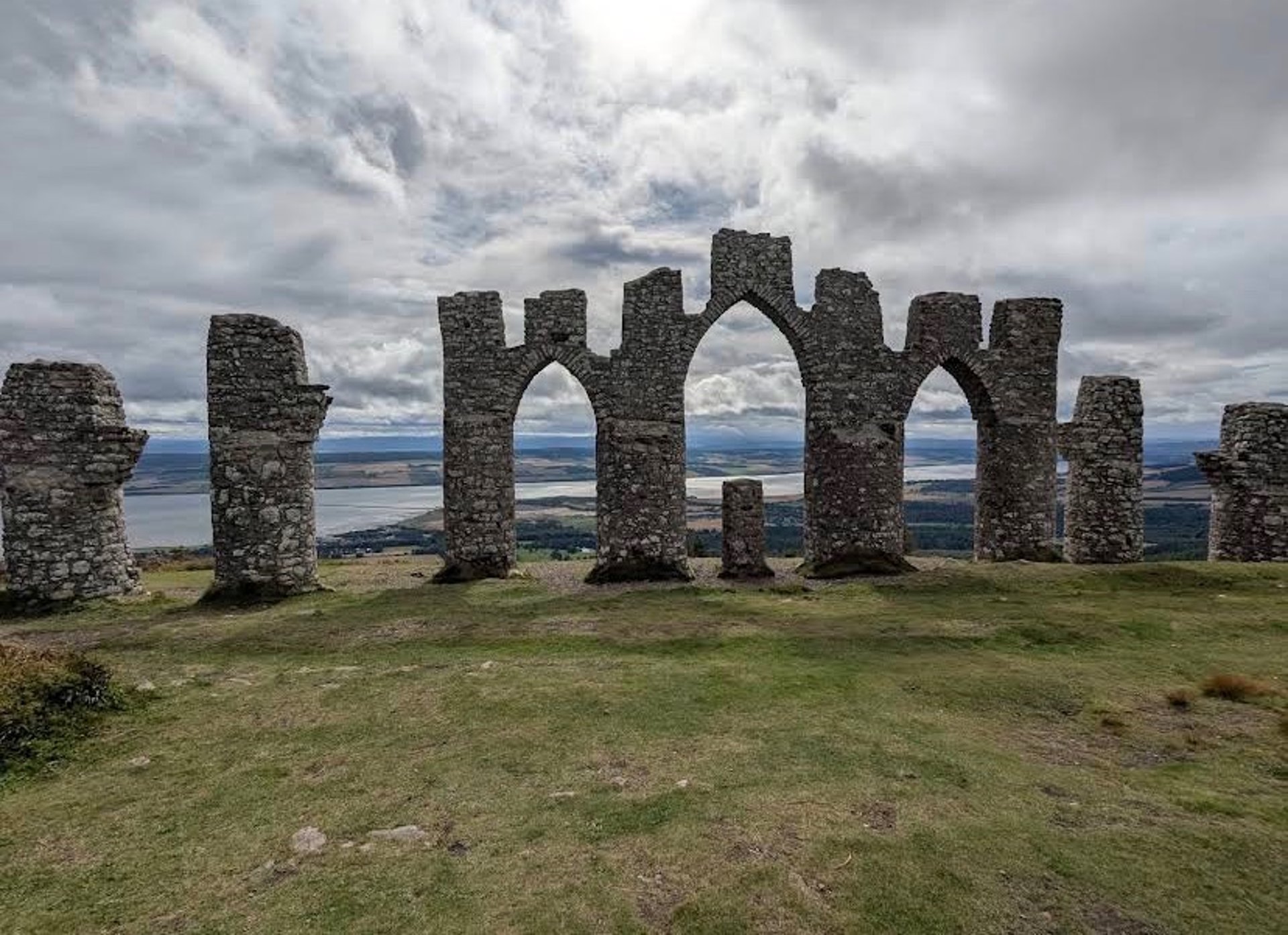 black and white bed linen