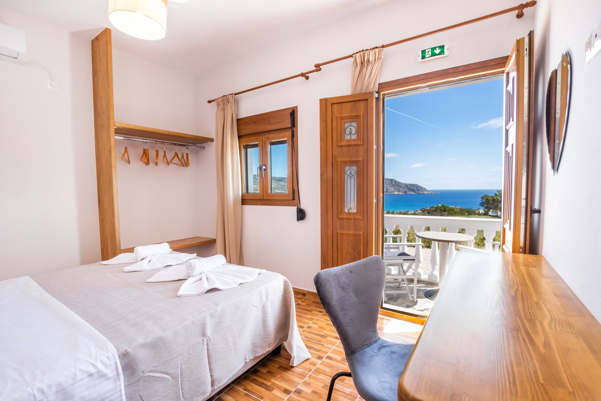 black and white bed linen