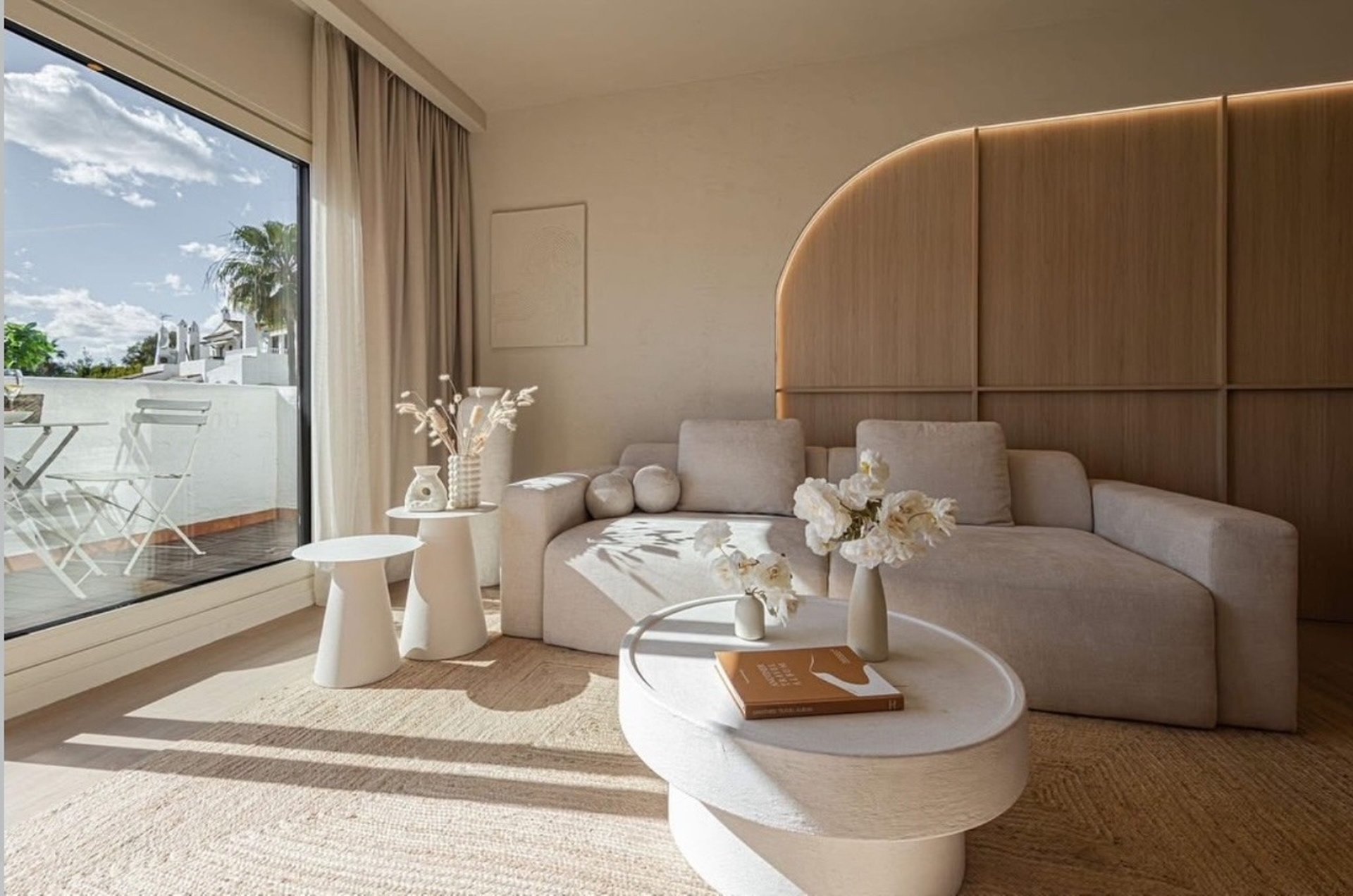 black and white bed linen