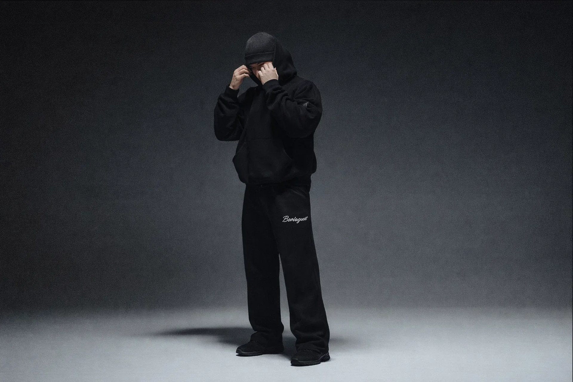 gray computer monitor