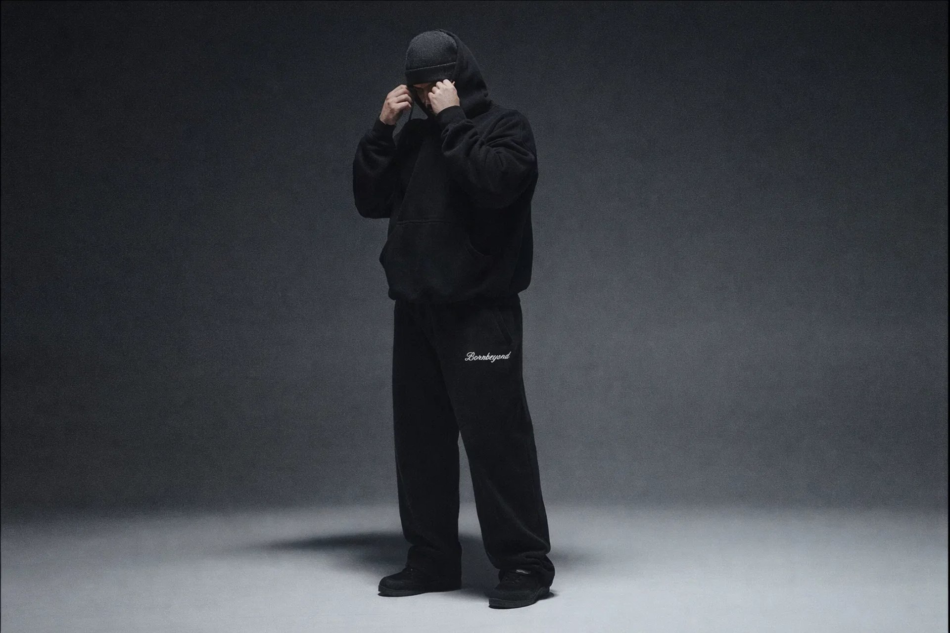 black and white bed linen