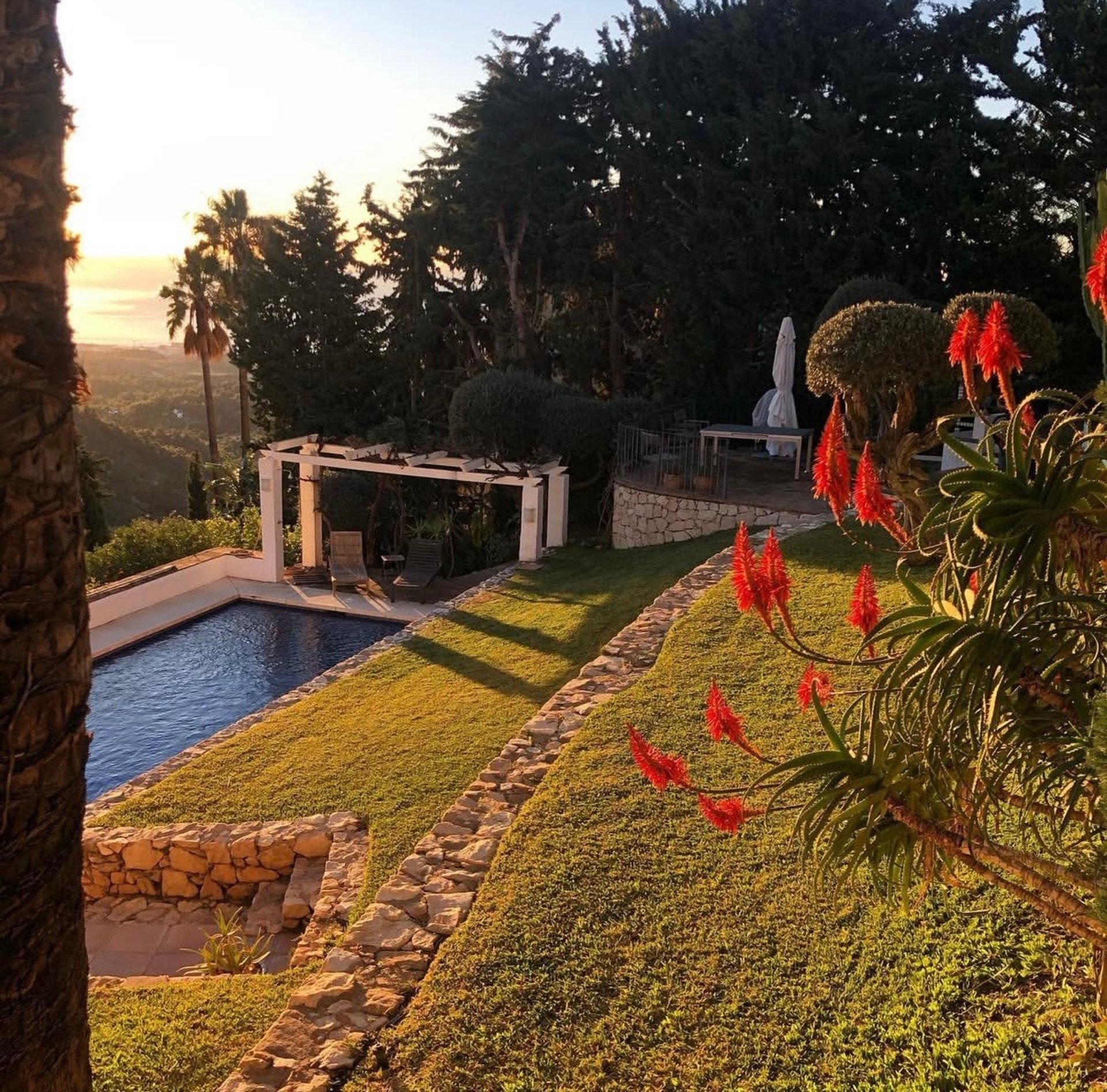 black and white bed linen