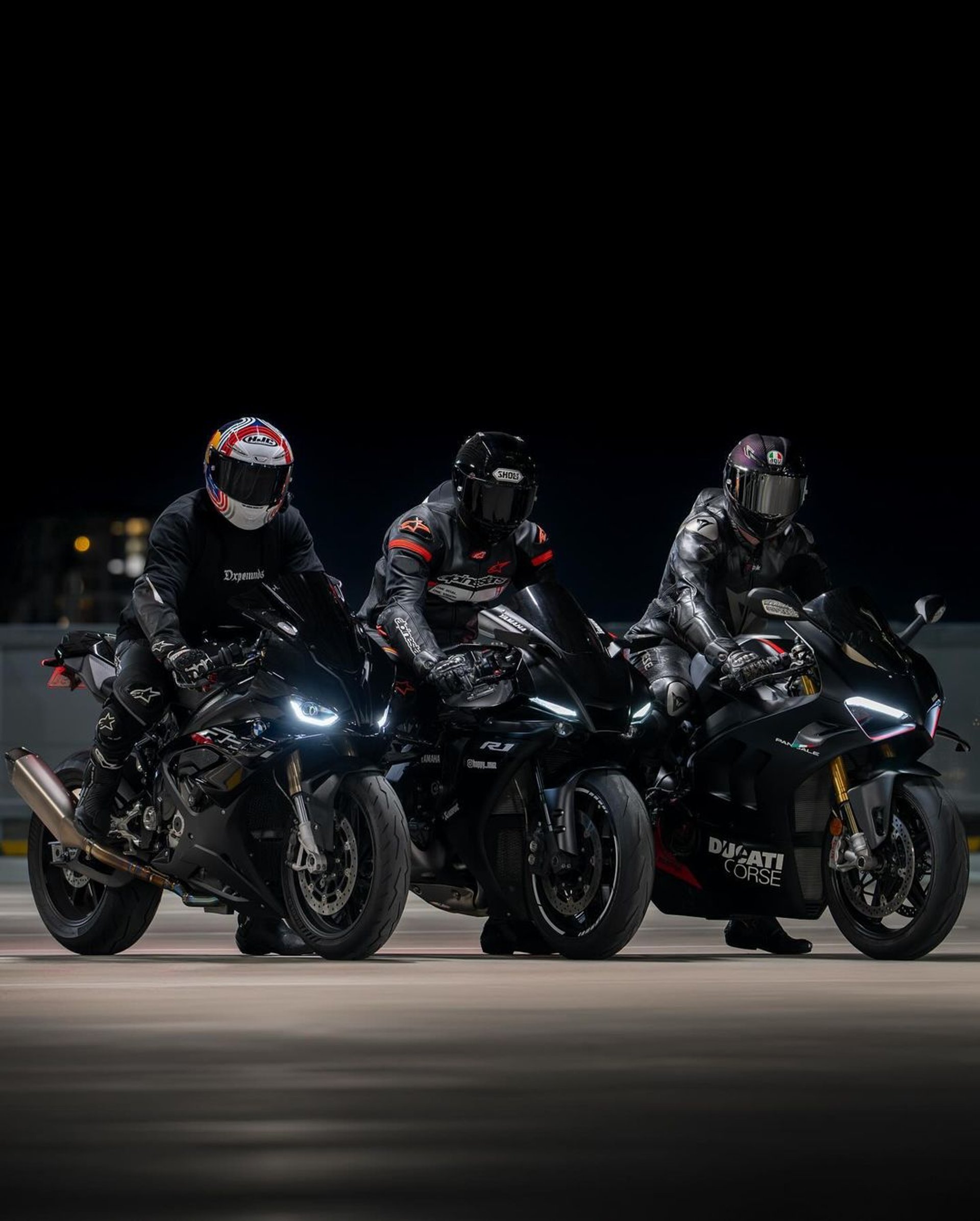 black and white bed linen