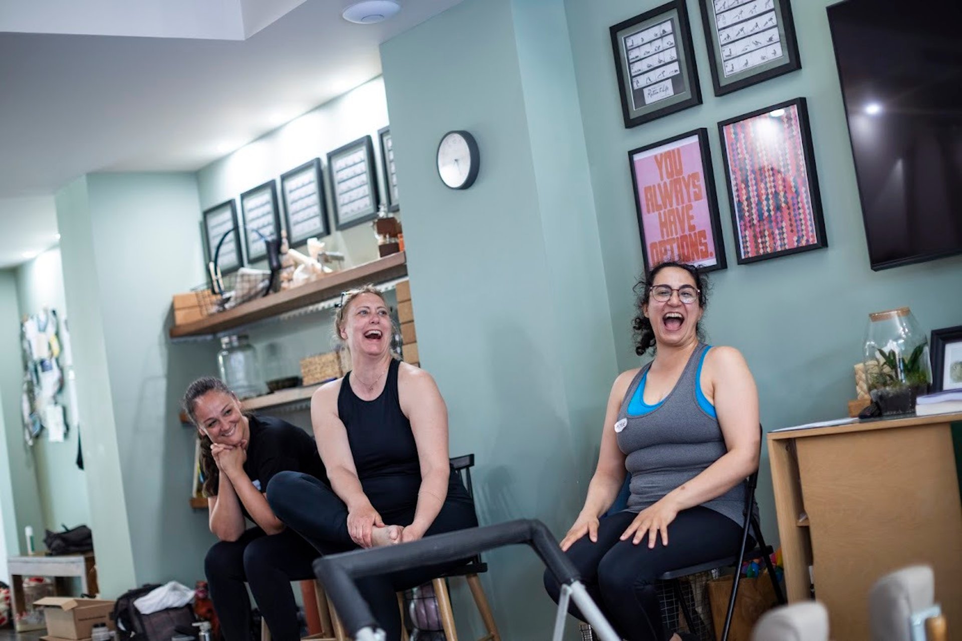 gray computer monitor