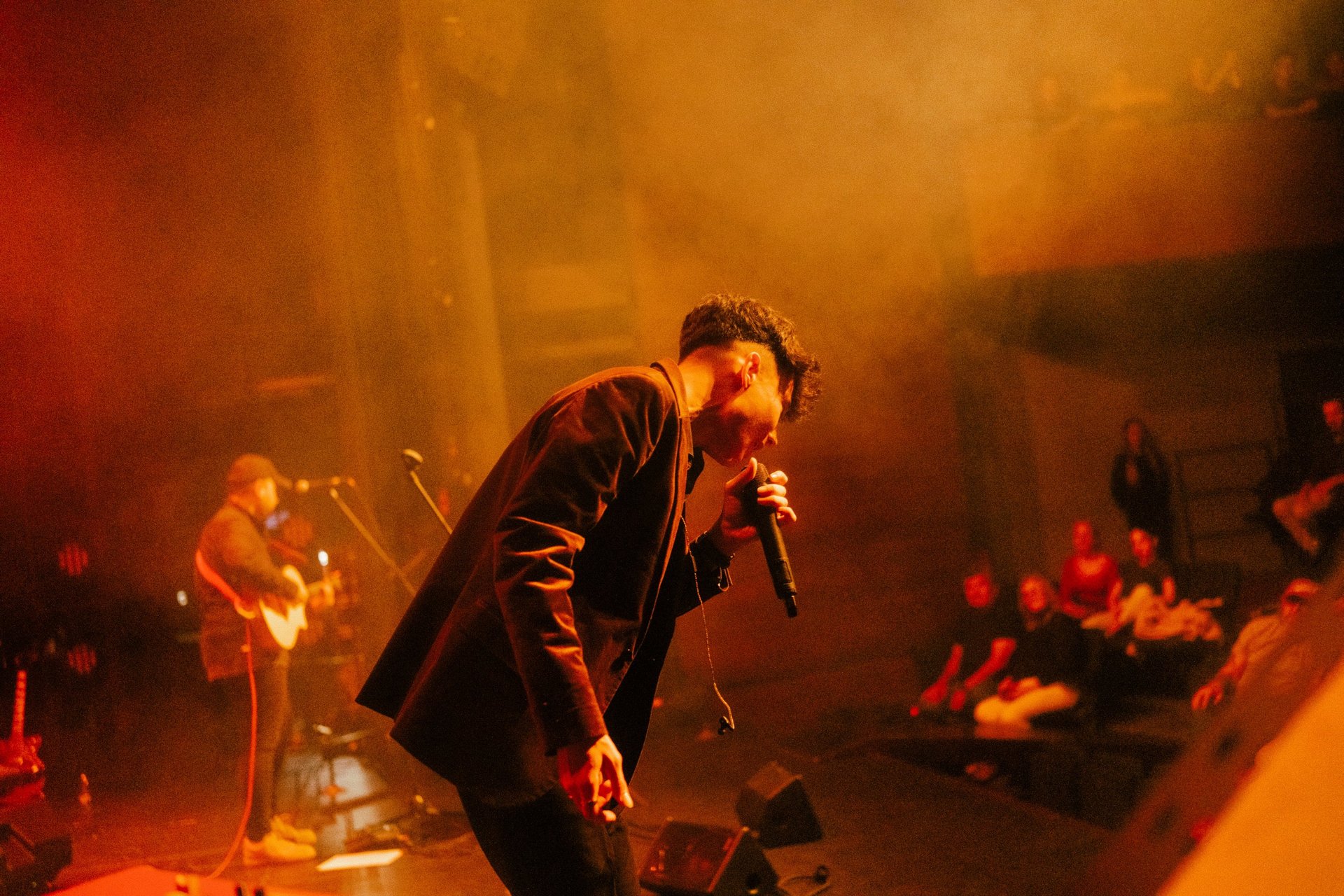 gray computer monitor