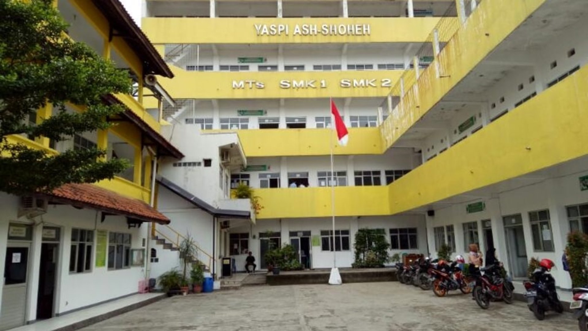 black and white bed linen